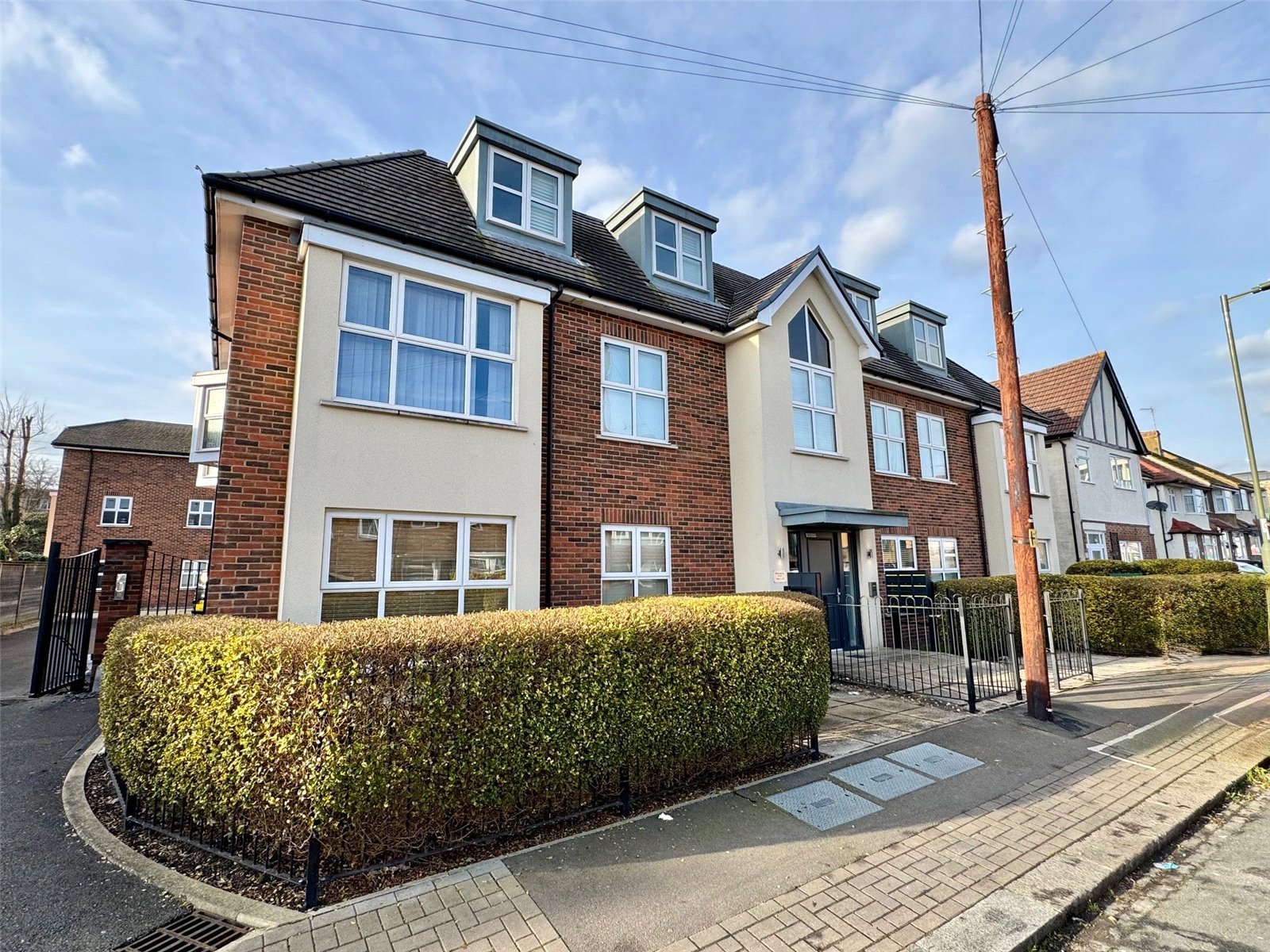 2 bed apartment for sale in Lancaster Road, New Barnet  - Property Image 1