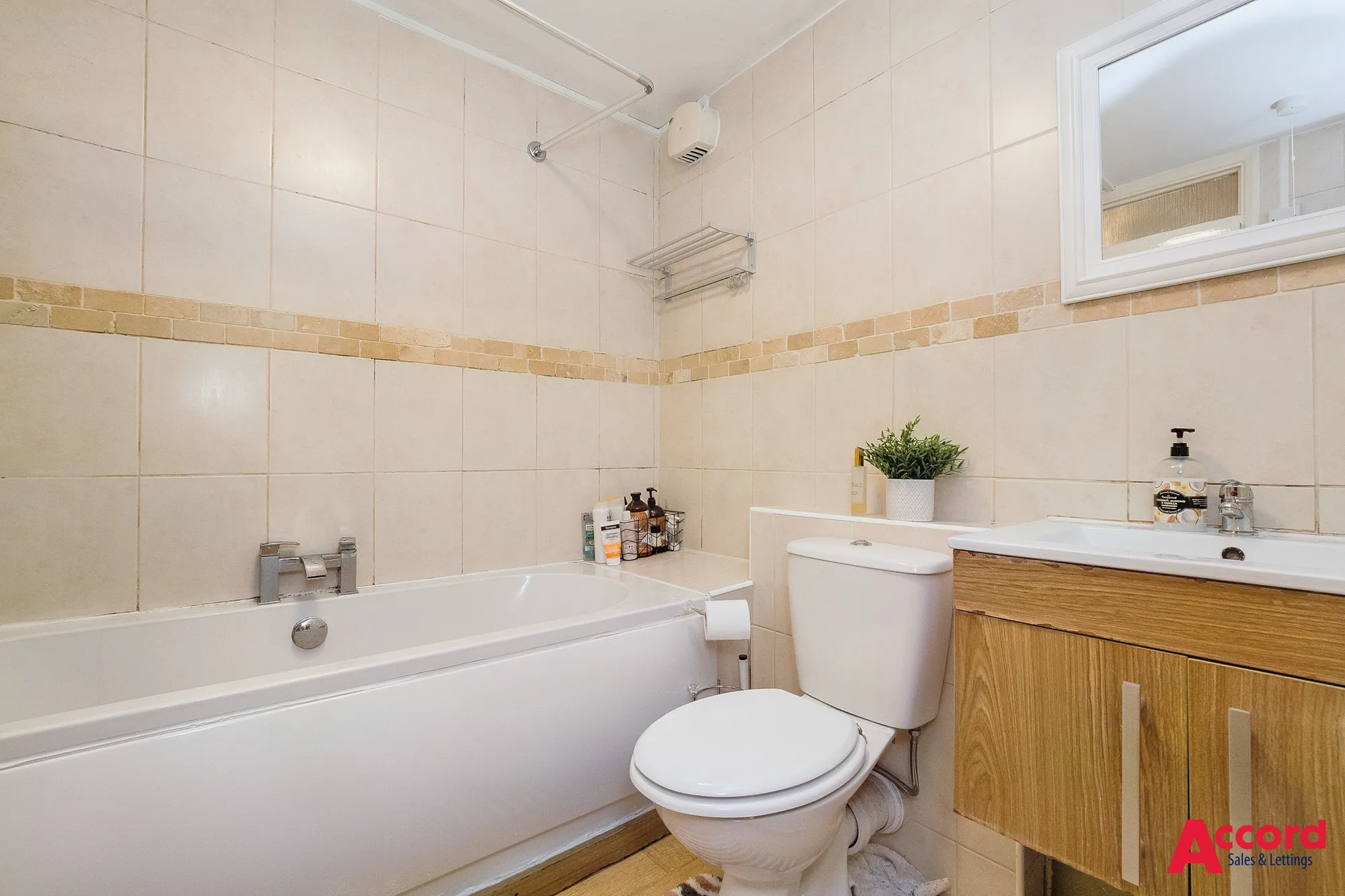 2 bed flat for sale in Winston Close, Romford  - Property Image 15