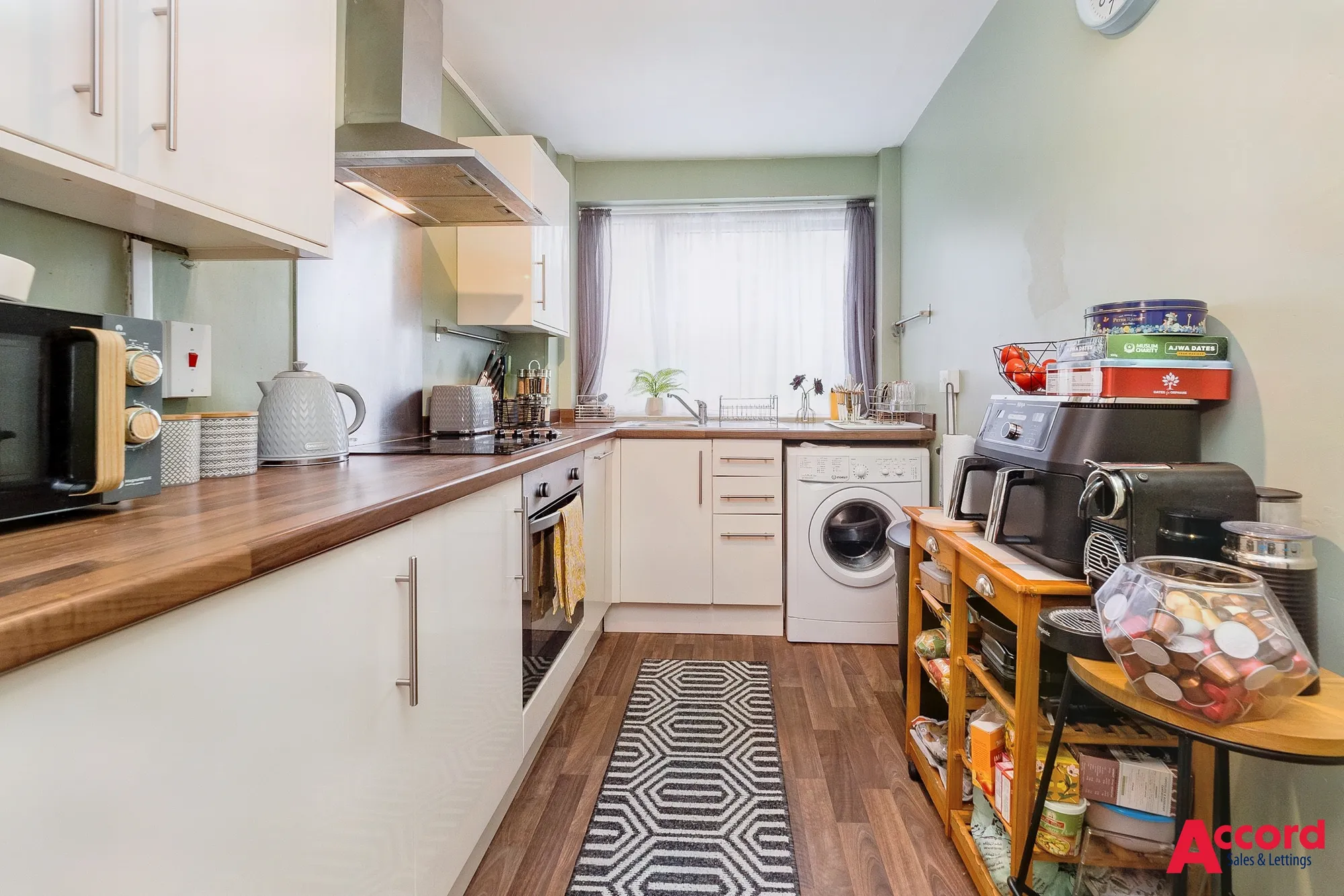 2 bed flat for sale in Winston Close, Romford  - Property Image 2