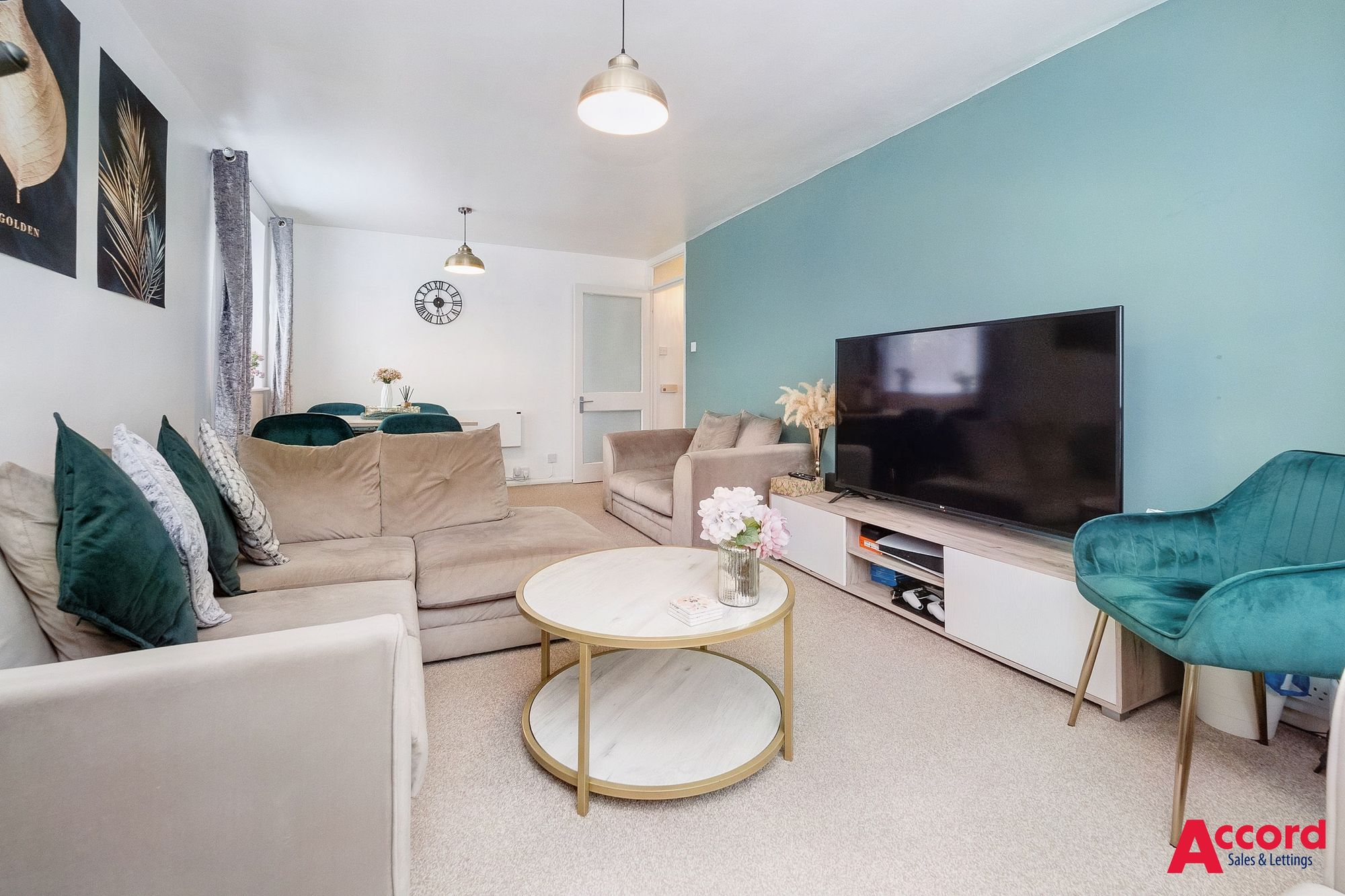 2 bed flat for sale in Winston Close, Romford  - Property Image 1