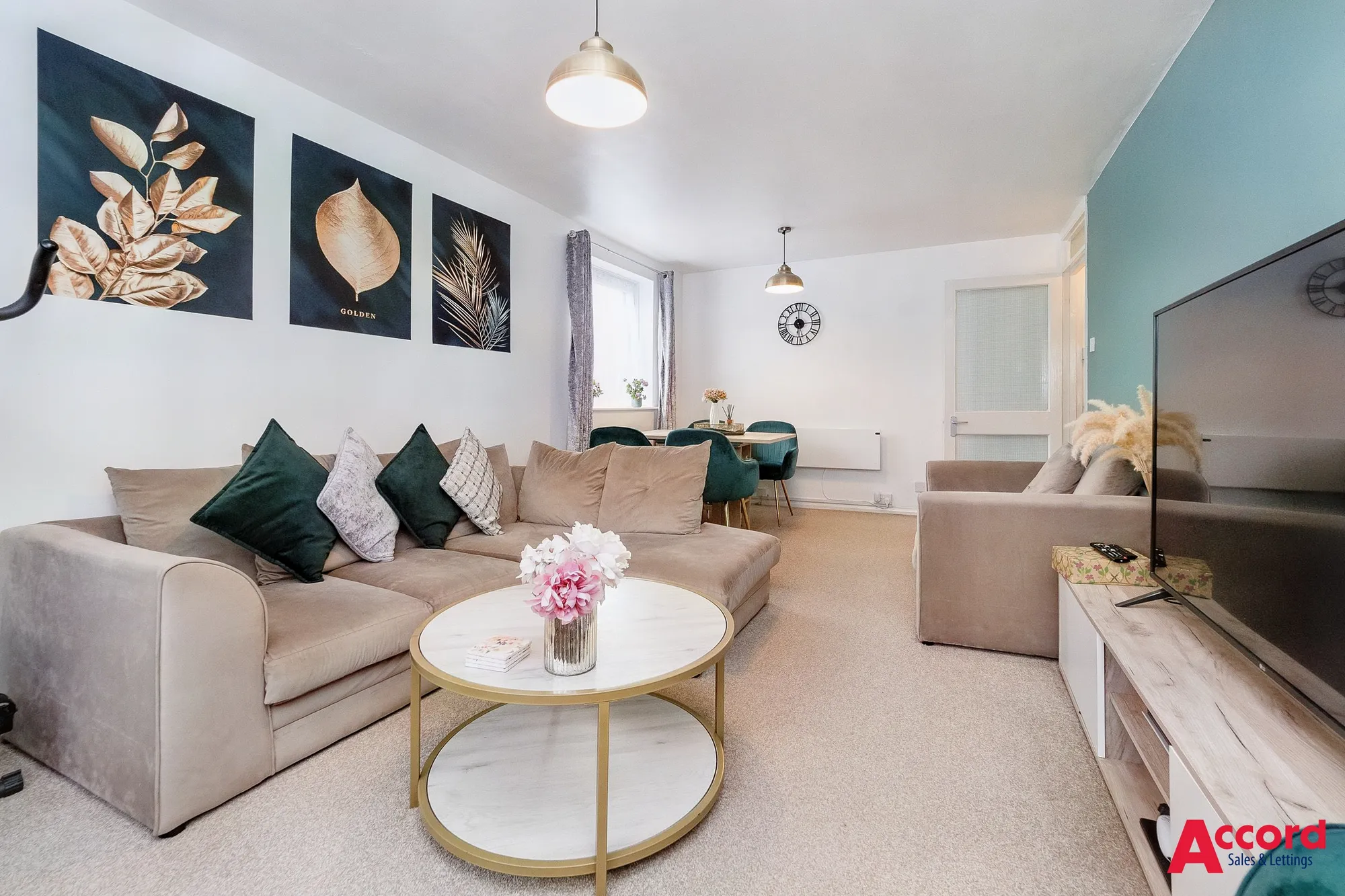 2 bed flat for sale in Winston Close, Romford  - Property Image 9