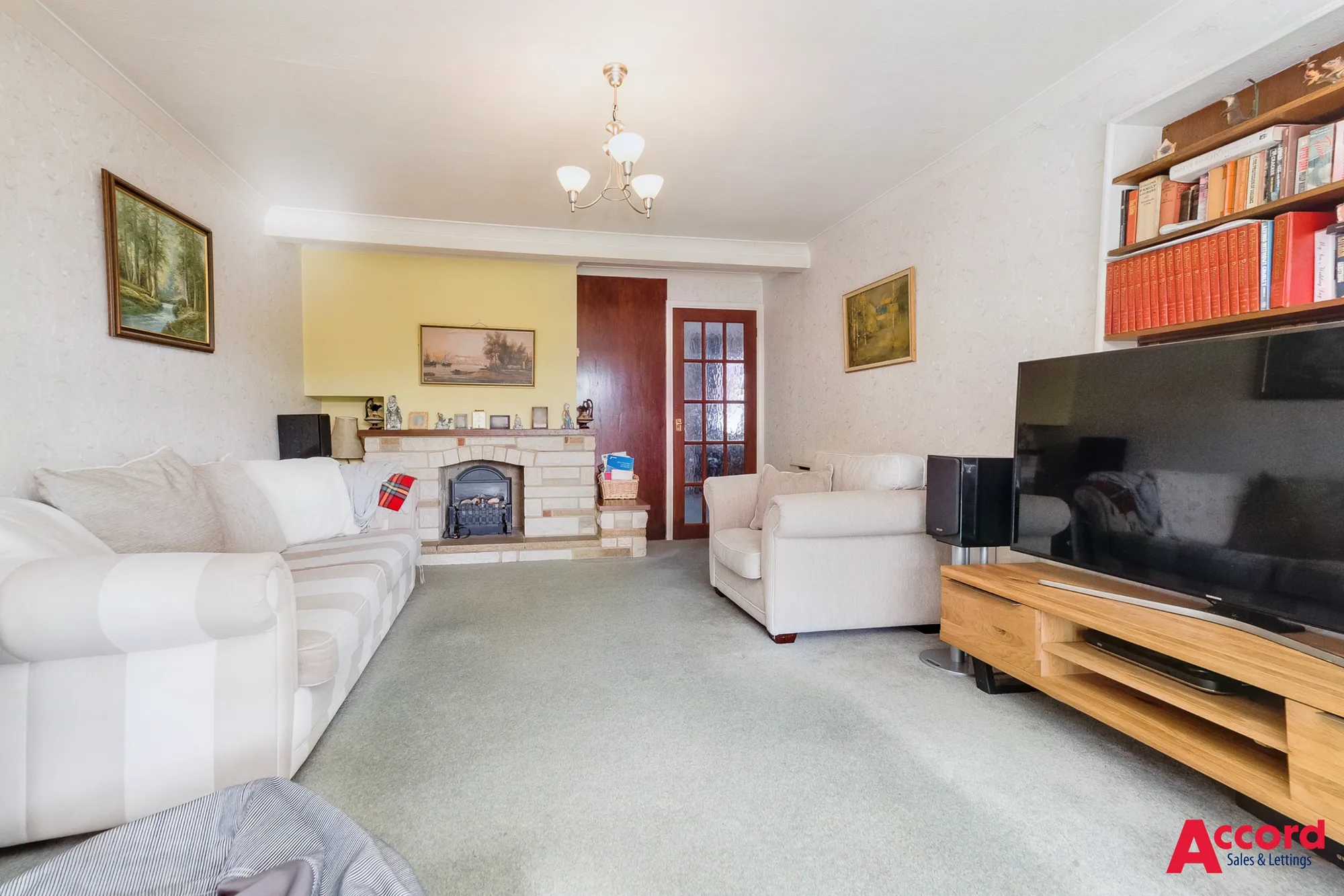 4 bed semi-detached house for sale in Eldred Gardens, Upminster  - Property Image 4