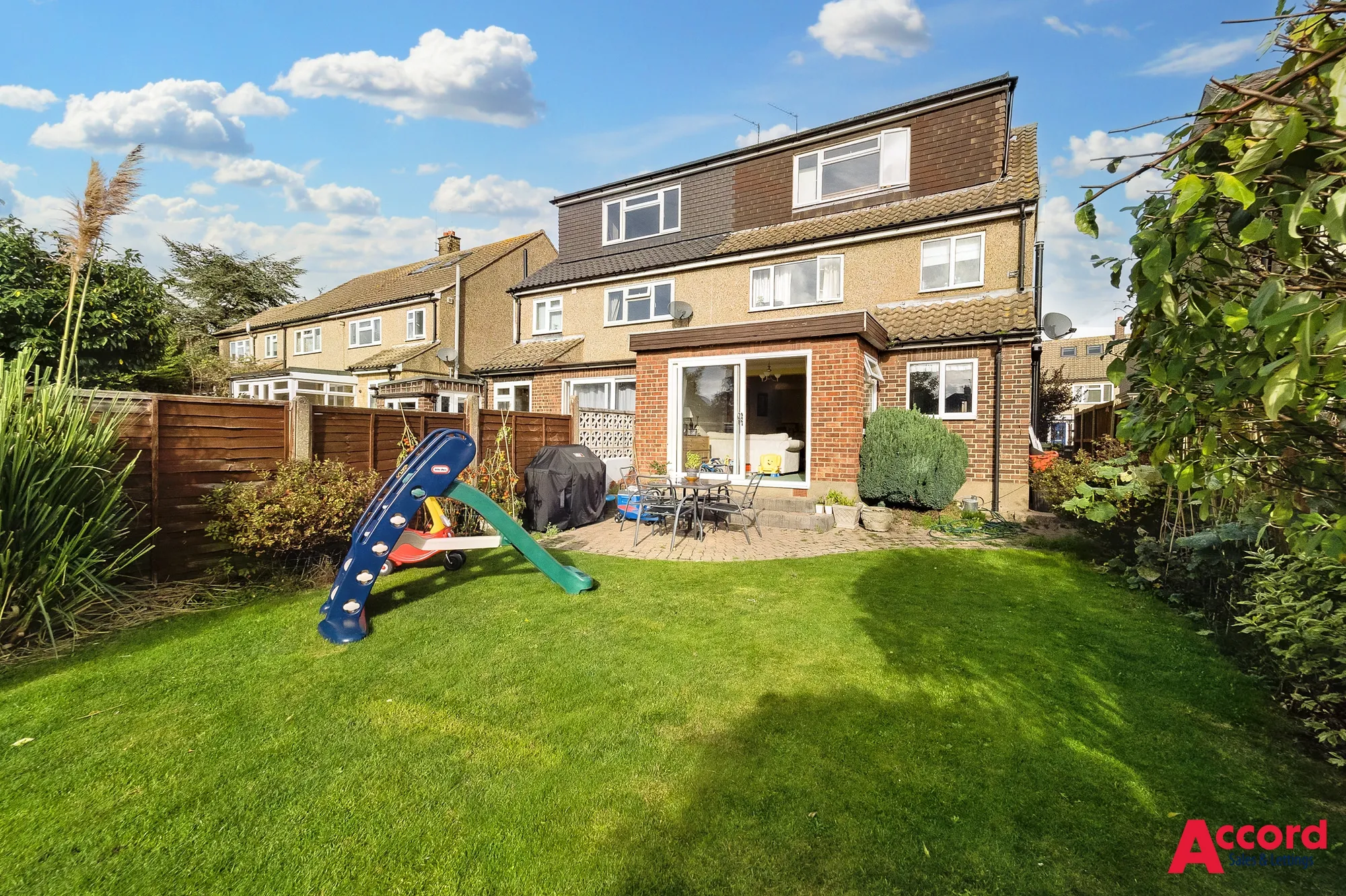 4 bed semi-detached house for sale in Eldred Gardens, Upminster  - Property Image 15