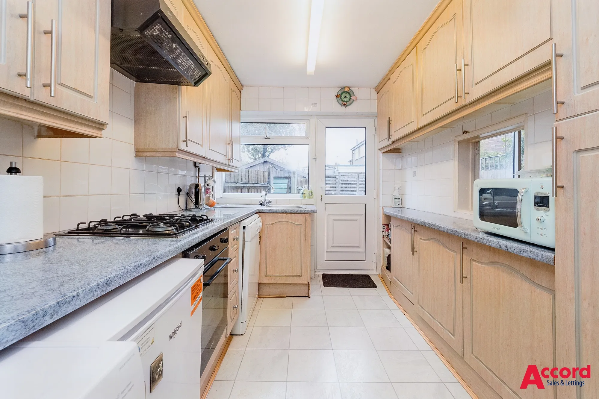 3 bed semi-detached house for sale in Hampshire Road, Hornchurch  - Property Image 3
