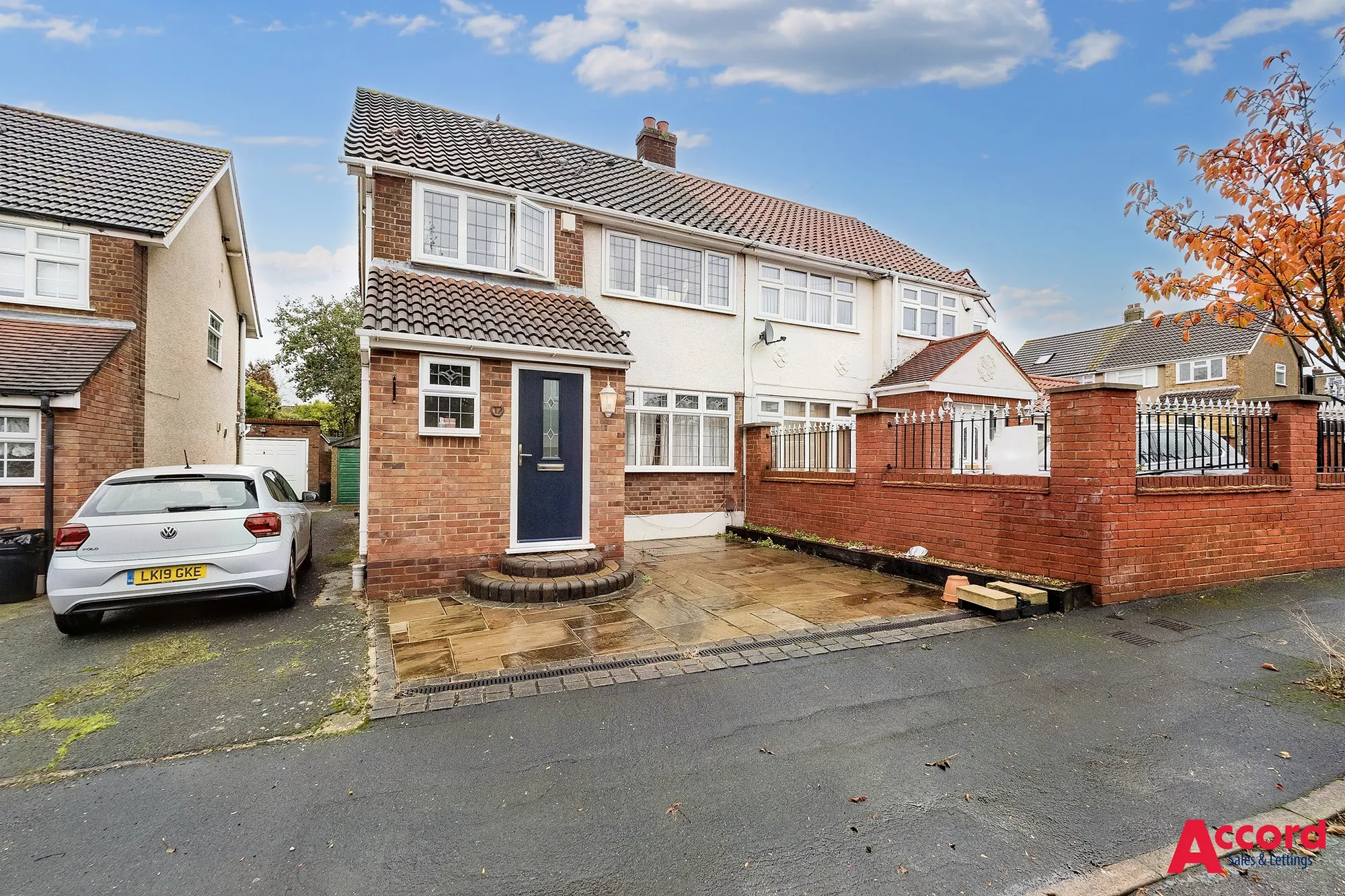 3 bed semi-detached house for sale in Hampshire Road, Hornchurch  - Property Image 1