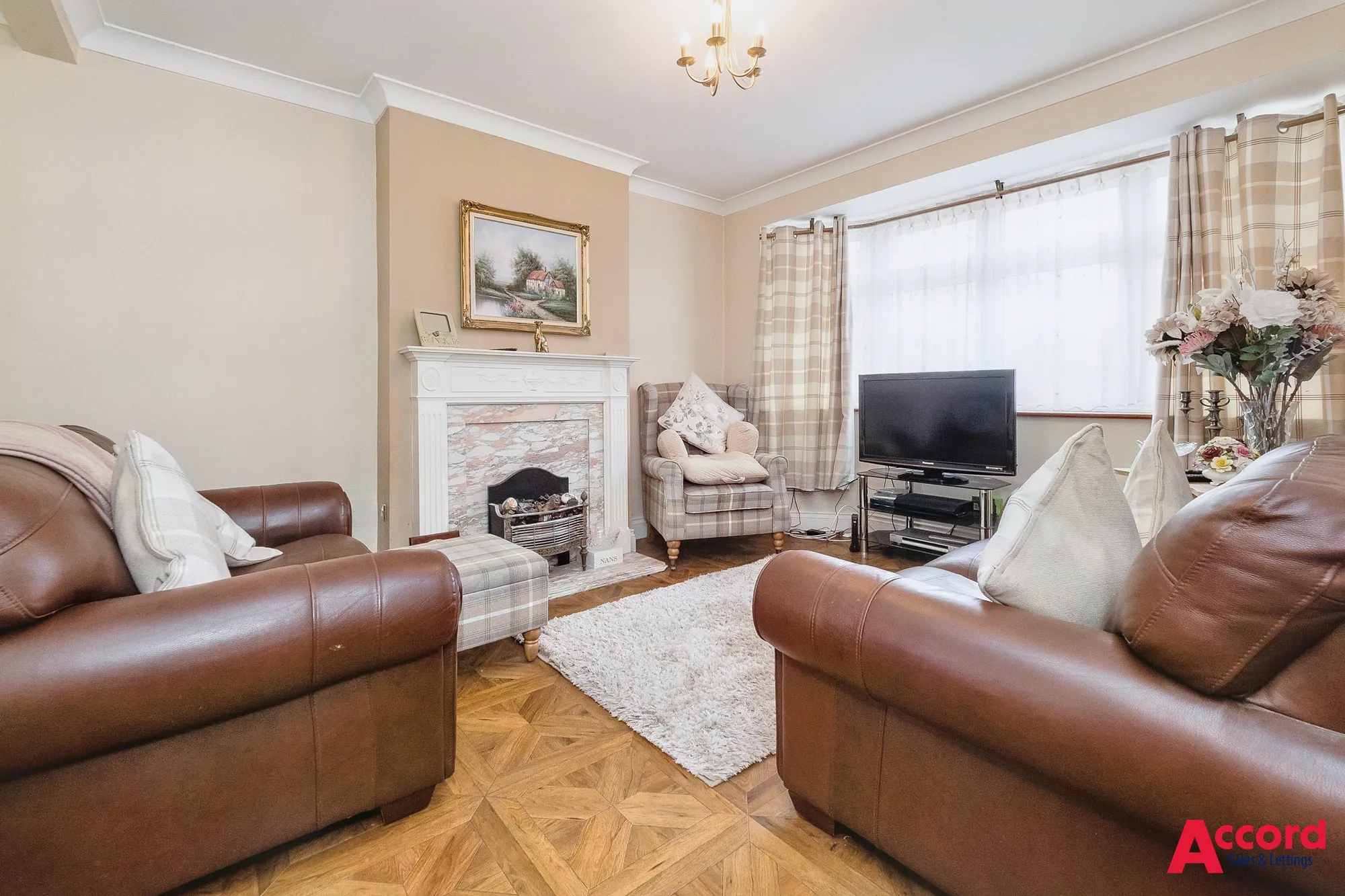 3 bed semi-detached house for sale in Glenton Way, Romford  - Property Image 3