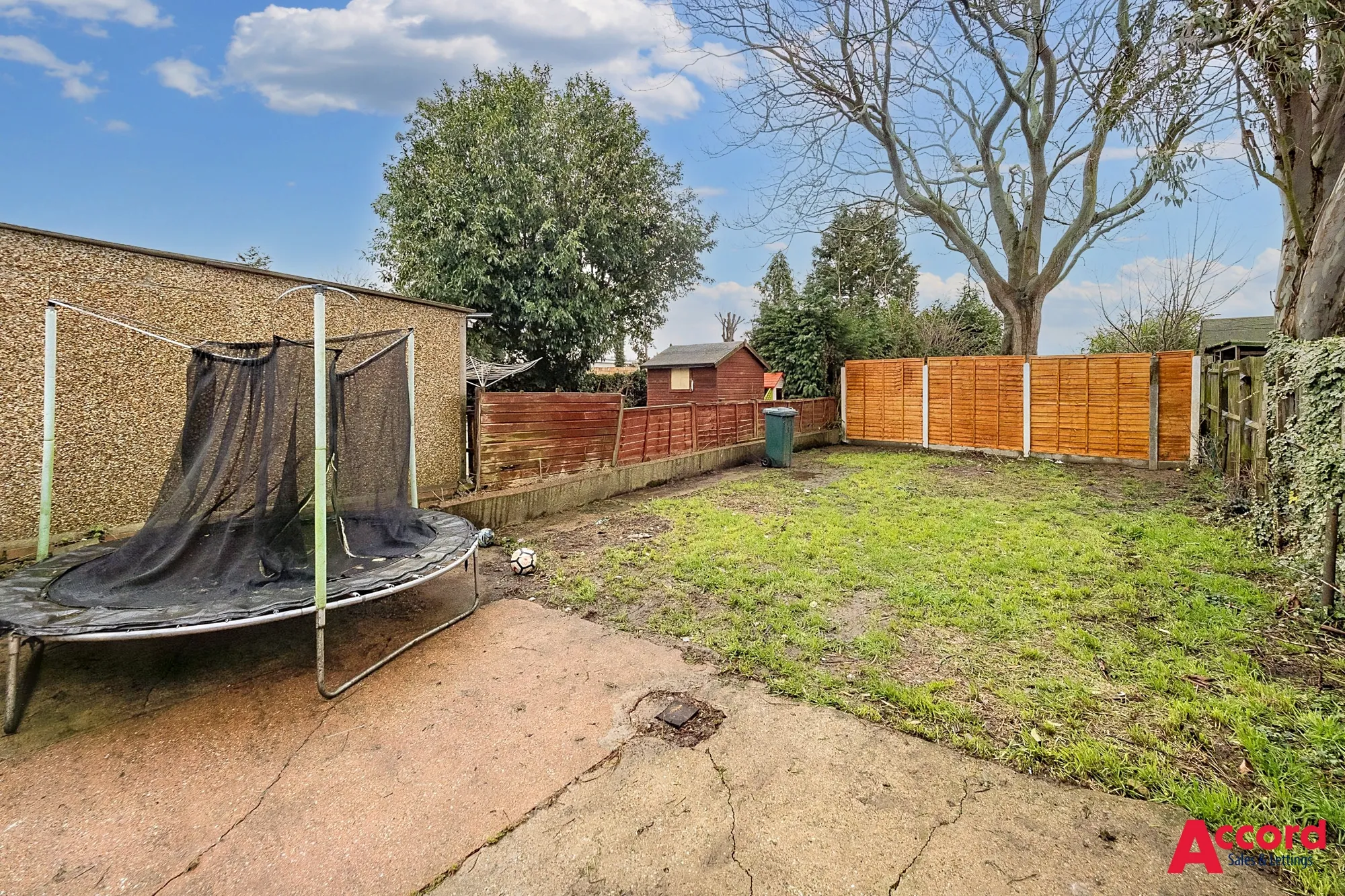 3 bed semi-detached house for sale in Cross Road, Romford  - Property Image 4