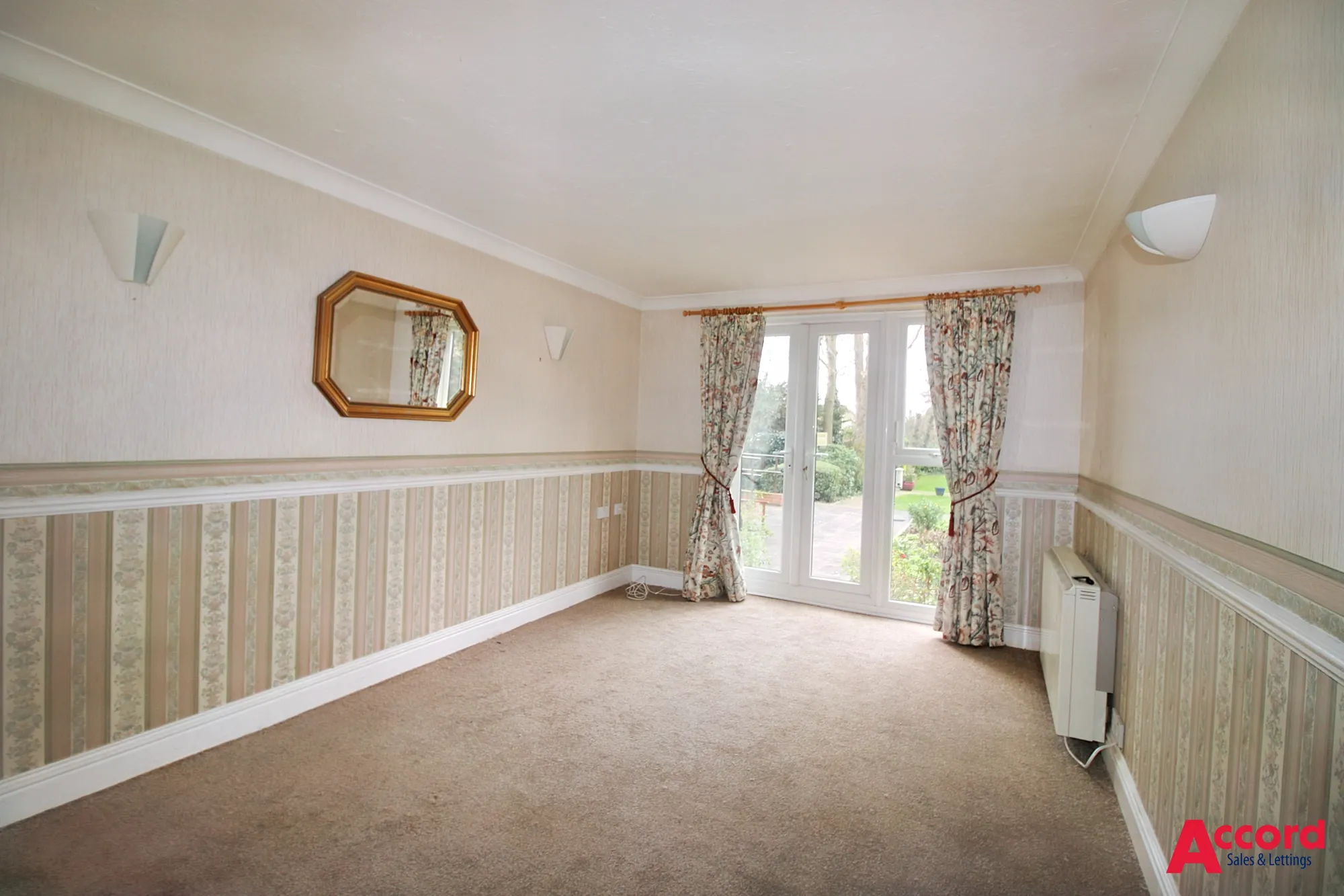 1 bed ground floor flat to rent in Mawney Road, Romford  - Property Image 2