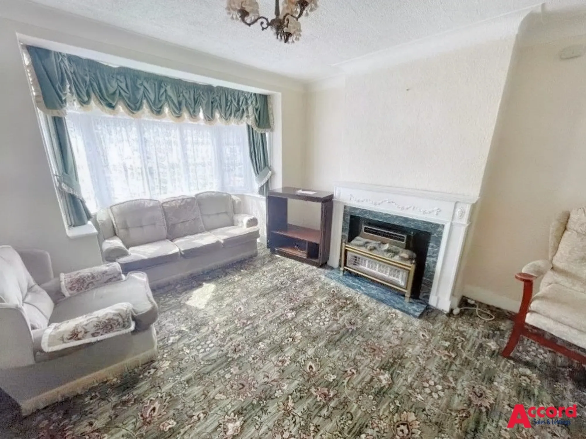 3 bed semi-detached house for sale in Carlton Road, Romford  - Property Image 5