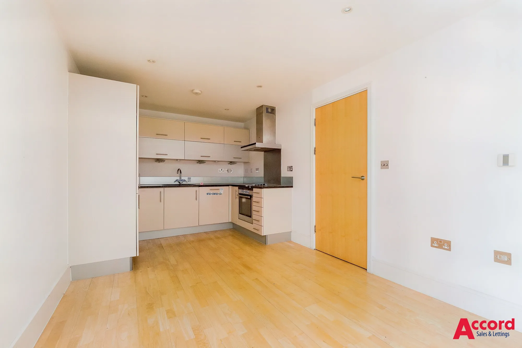 2 bed flat for sale in North Street, Romford  - Property Image 8
