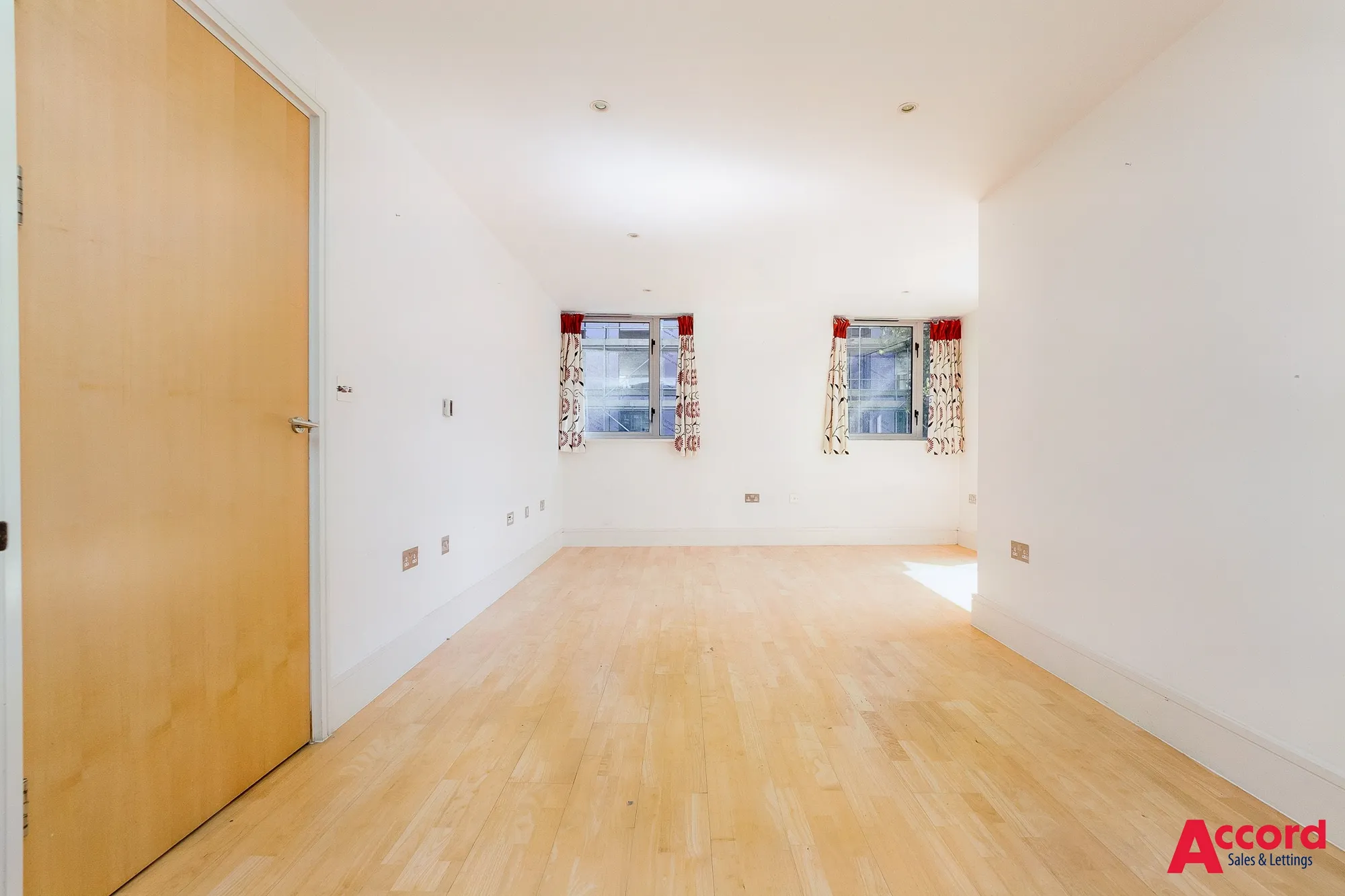 2 bed flat for sale in North Street, Romford  - Property Image 7