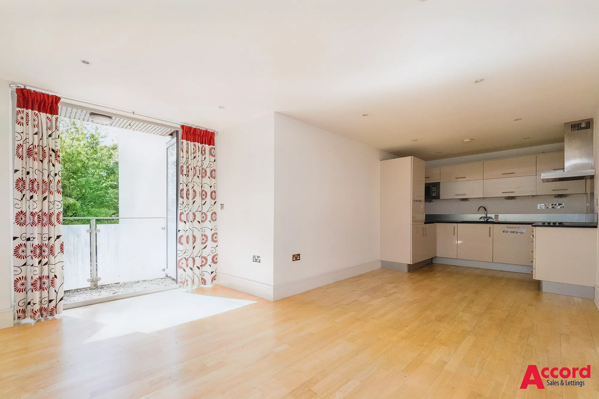 2 bed flat for sale in North Street, Romford  - Property Image 3