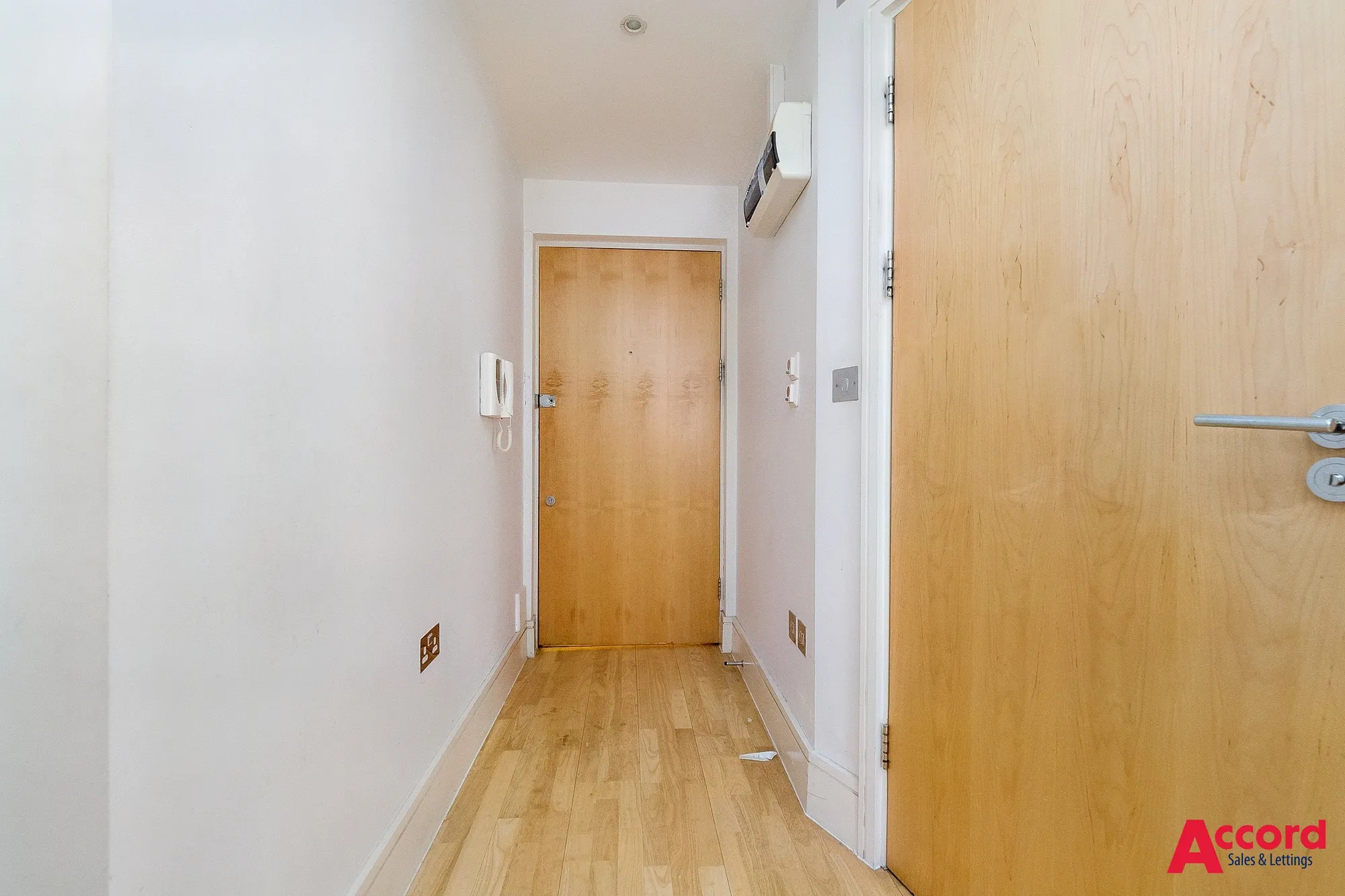 2 bed flat for sale in North Street, Romford  - Property Image 5