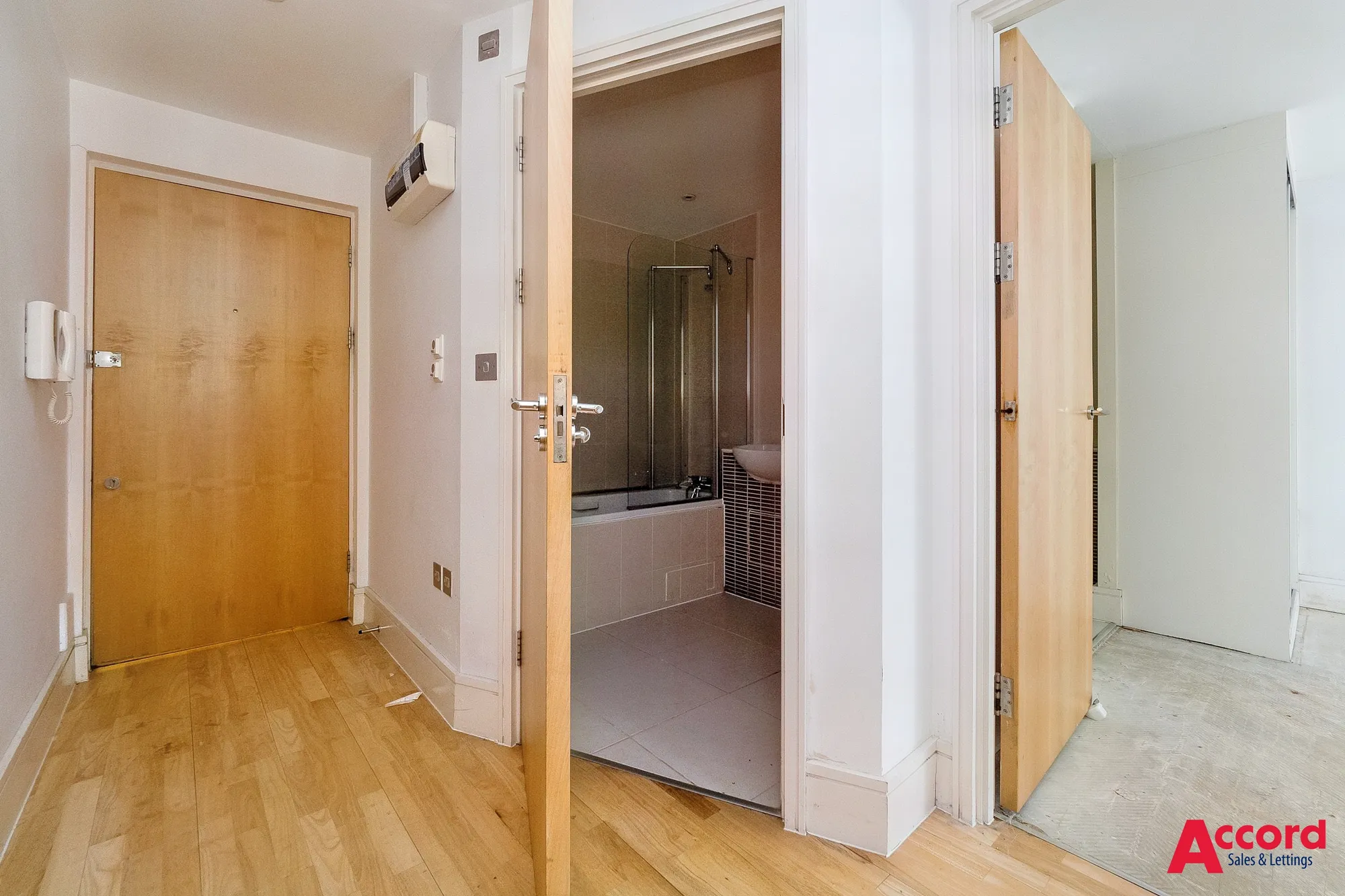 2 bed flat for sale in North Street, Romford  - Property Image 6