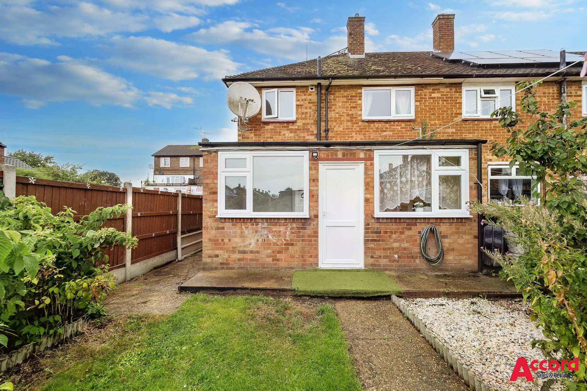 3 bed semi-detached house for sale in Aire Drive, South Ockendon  - Property Image 13