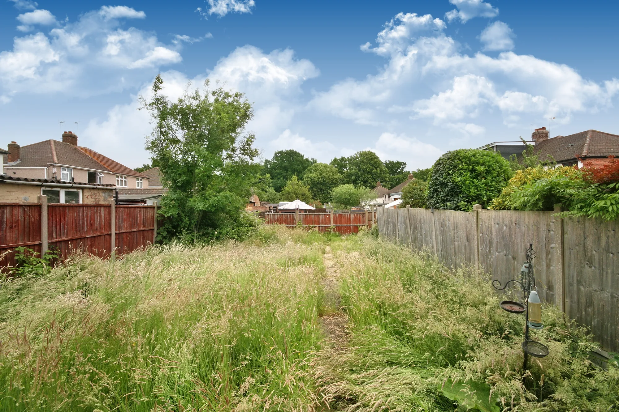 3 bed semi-detached house for sale in Helmsdale Road, Romford  - Property Image 4
