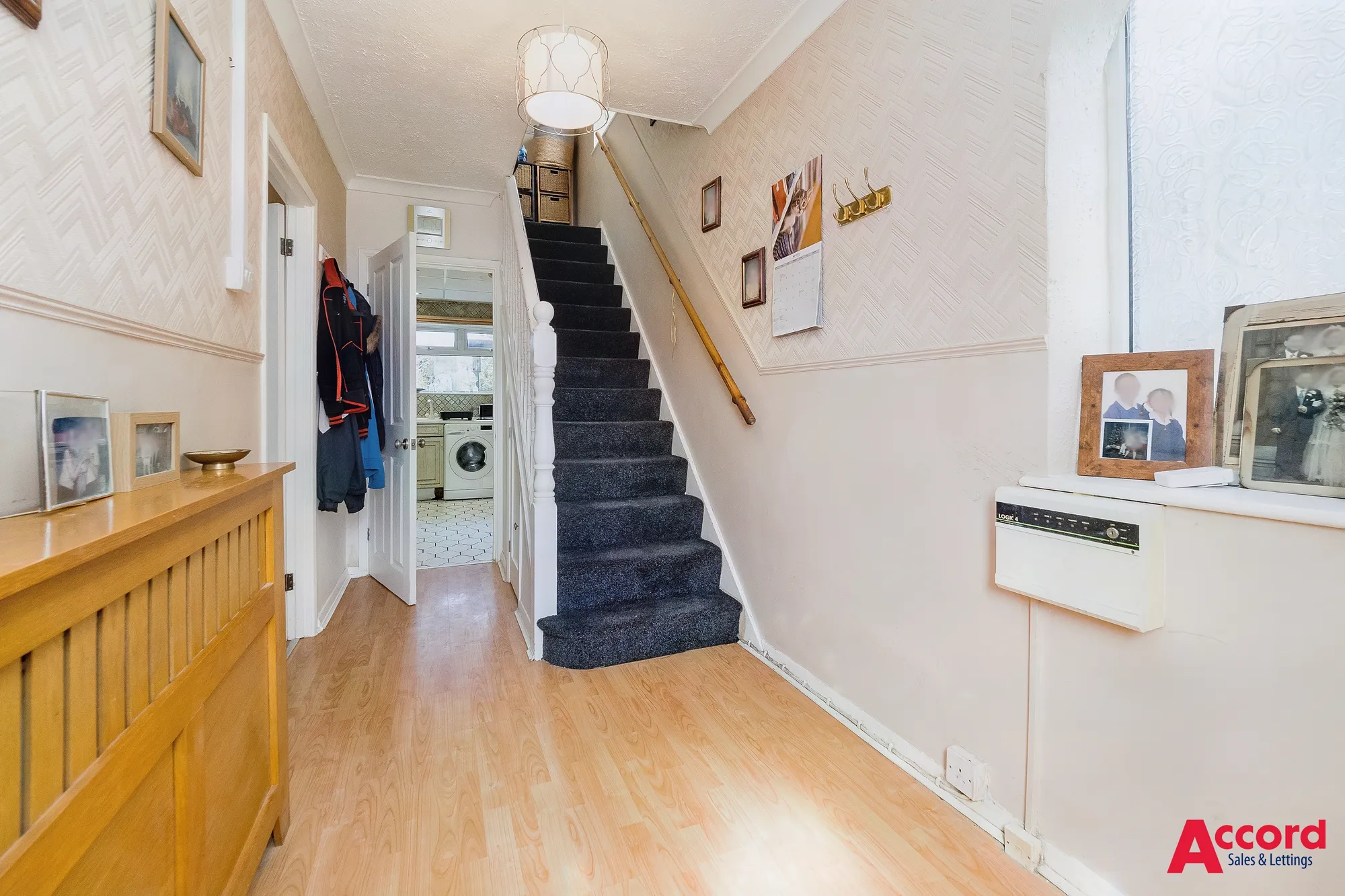 3 bed semi-detached house for sale in Doncaster Way, Upminster  - Property Image 7