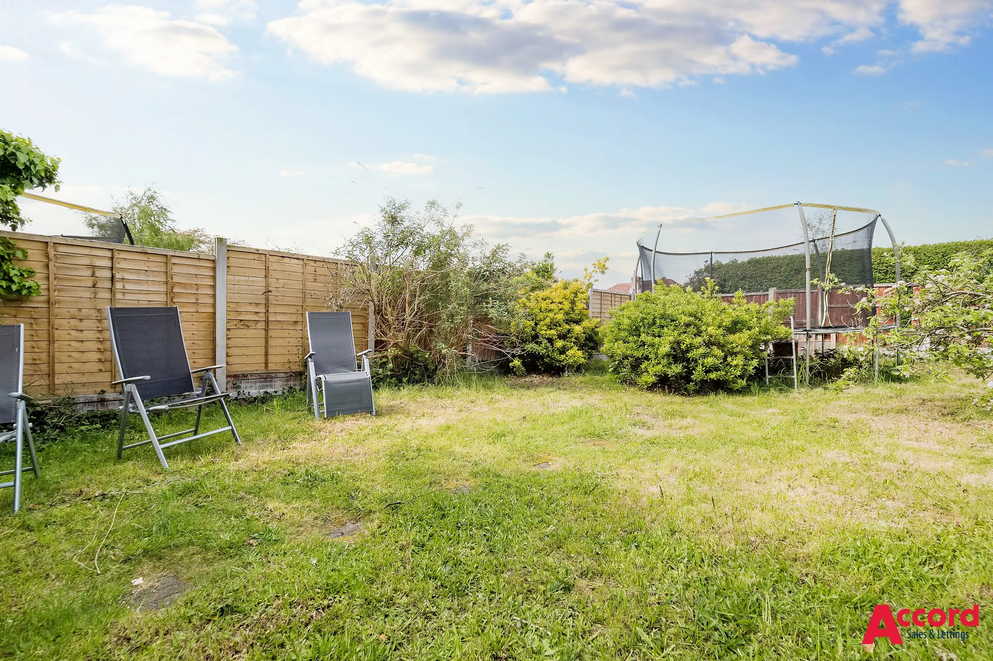 3 bed semi-detached house for sale in Doncaster Way, Upminster  - Property Image 13