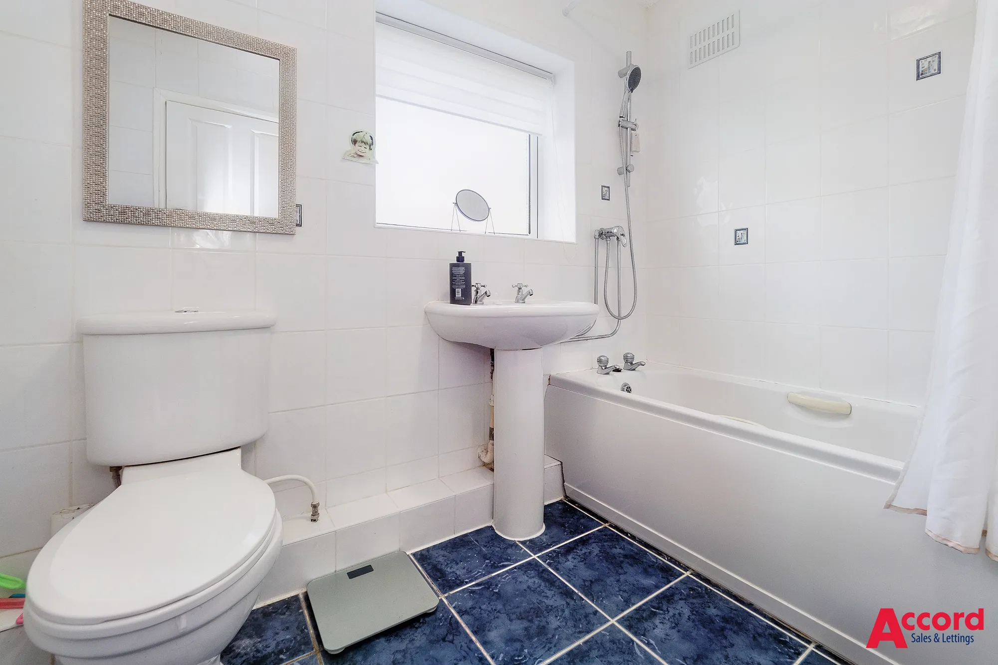 3 bed semi-detached house for sale in Doncaster Way, Upminster  - Property Image 12