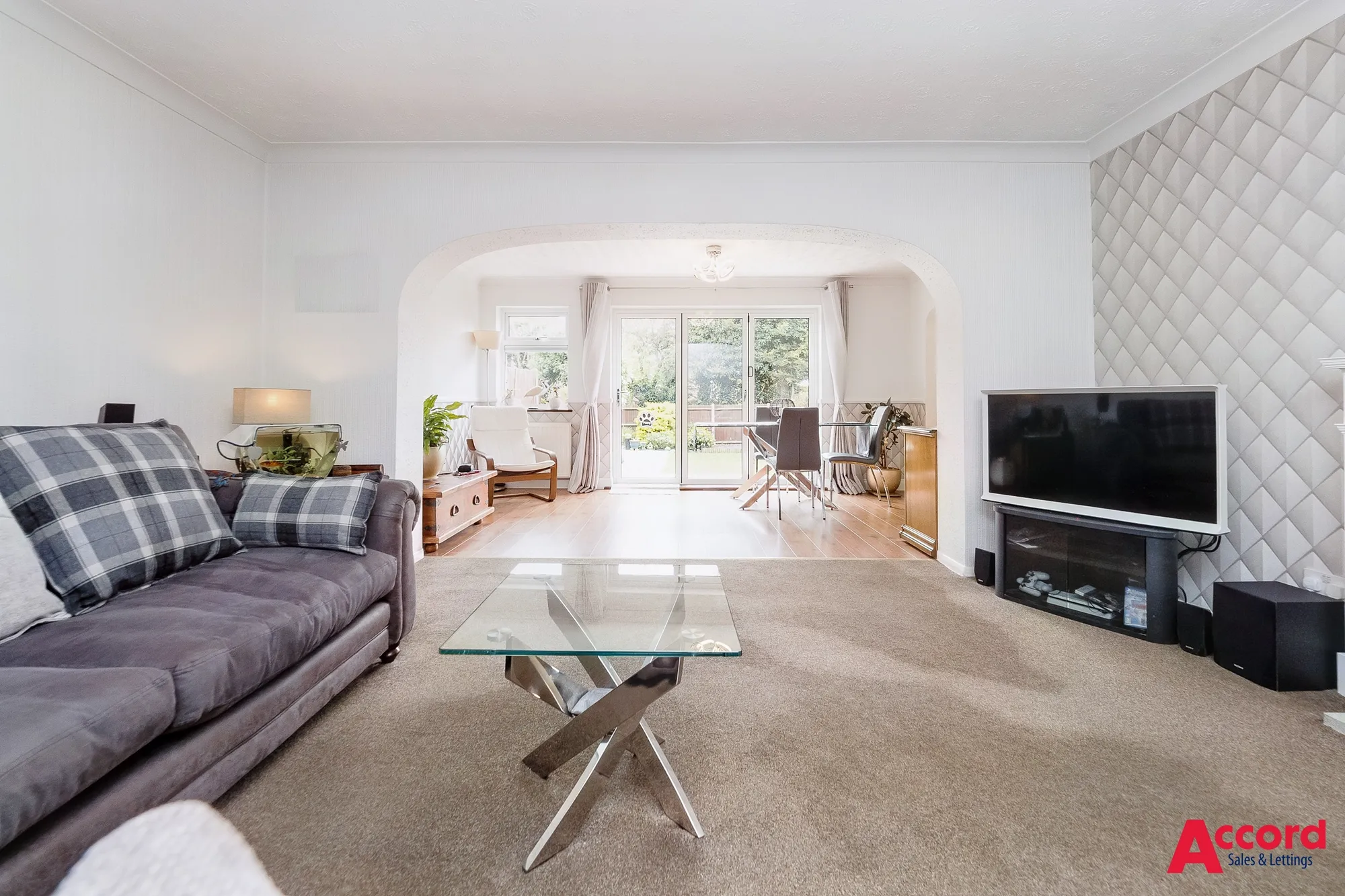 3 bed semi-detached house for sale in Wych Elm Close, Hornchurch  - Property Image 6