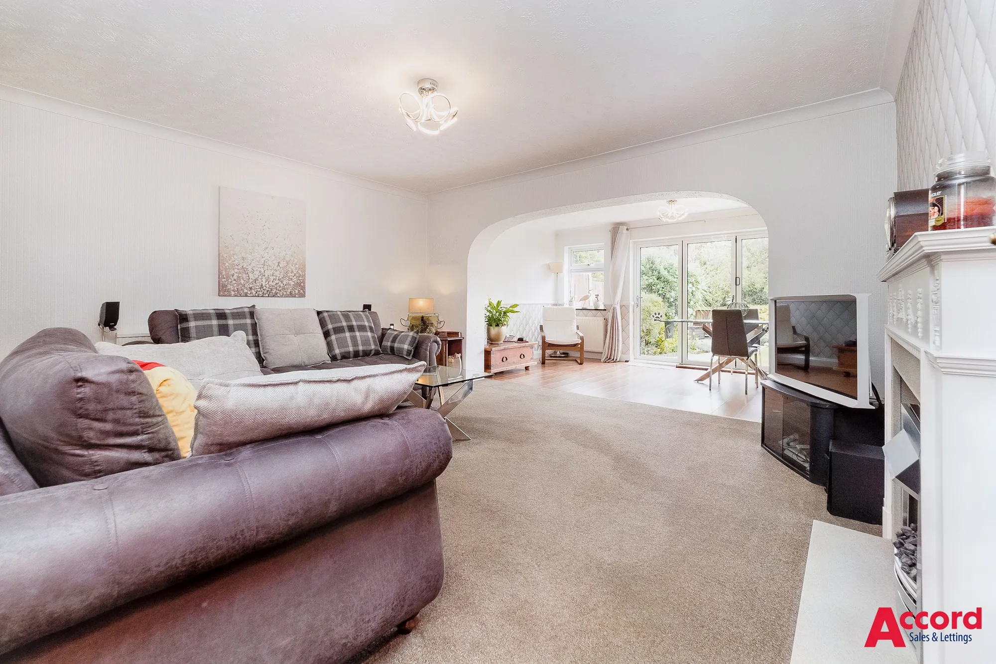 3 bed semi-detached house for sale in Wych Elm Close, Hornchurch  - Property Image 3