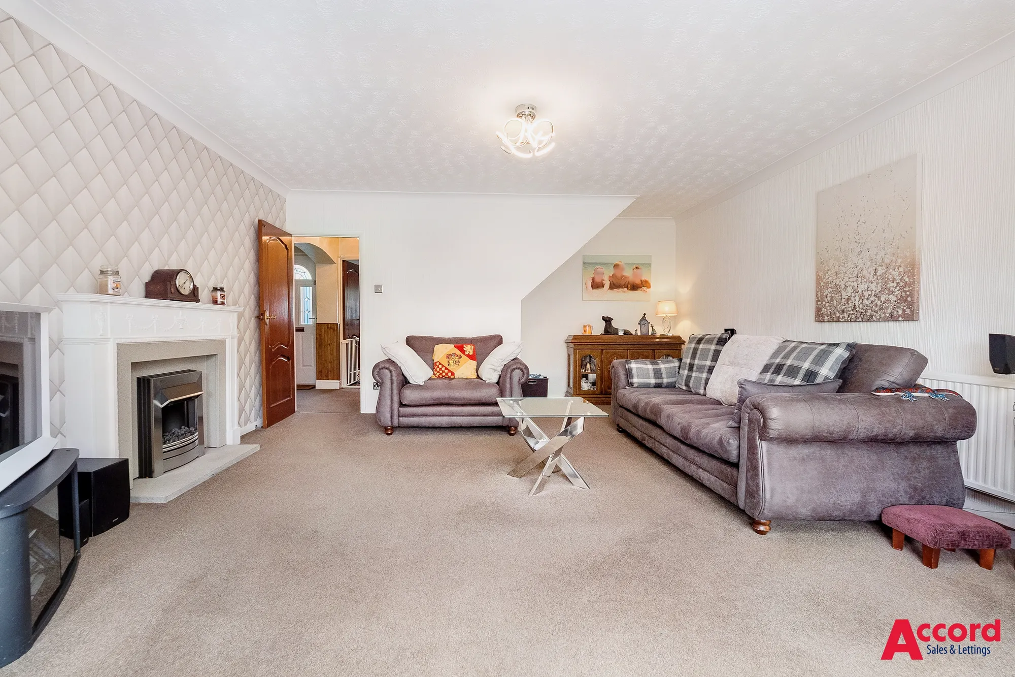 3 bed semi-detached house for sale in Wych Elm Close, Hornchurch  - Property Image 7