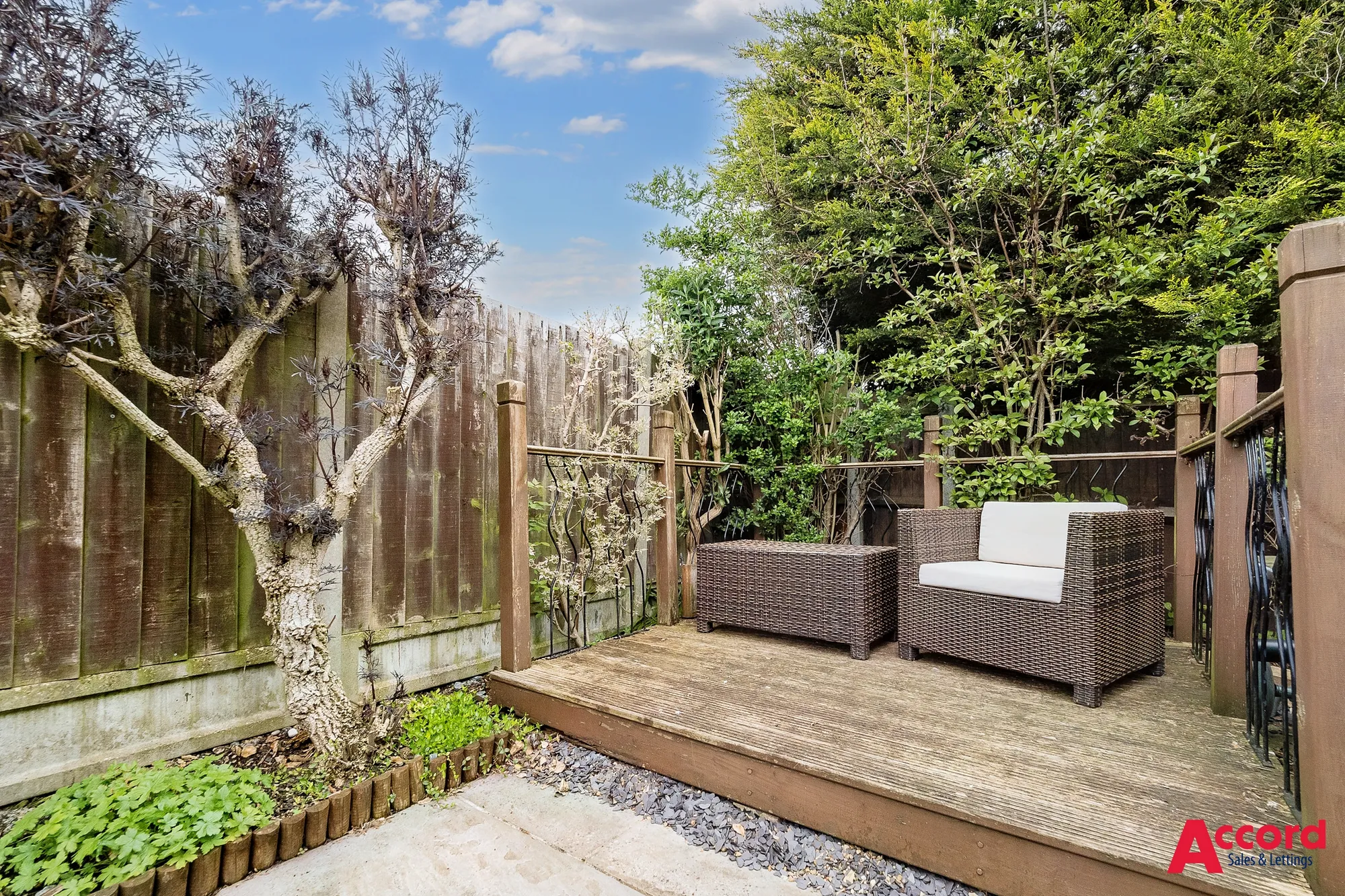 3 bed semi-detached house for sale in Wych Elm Close, Hornchurch  - Property Image 4