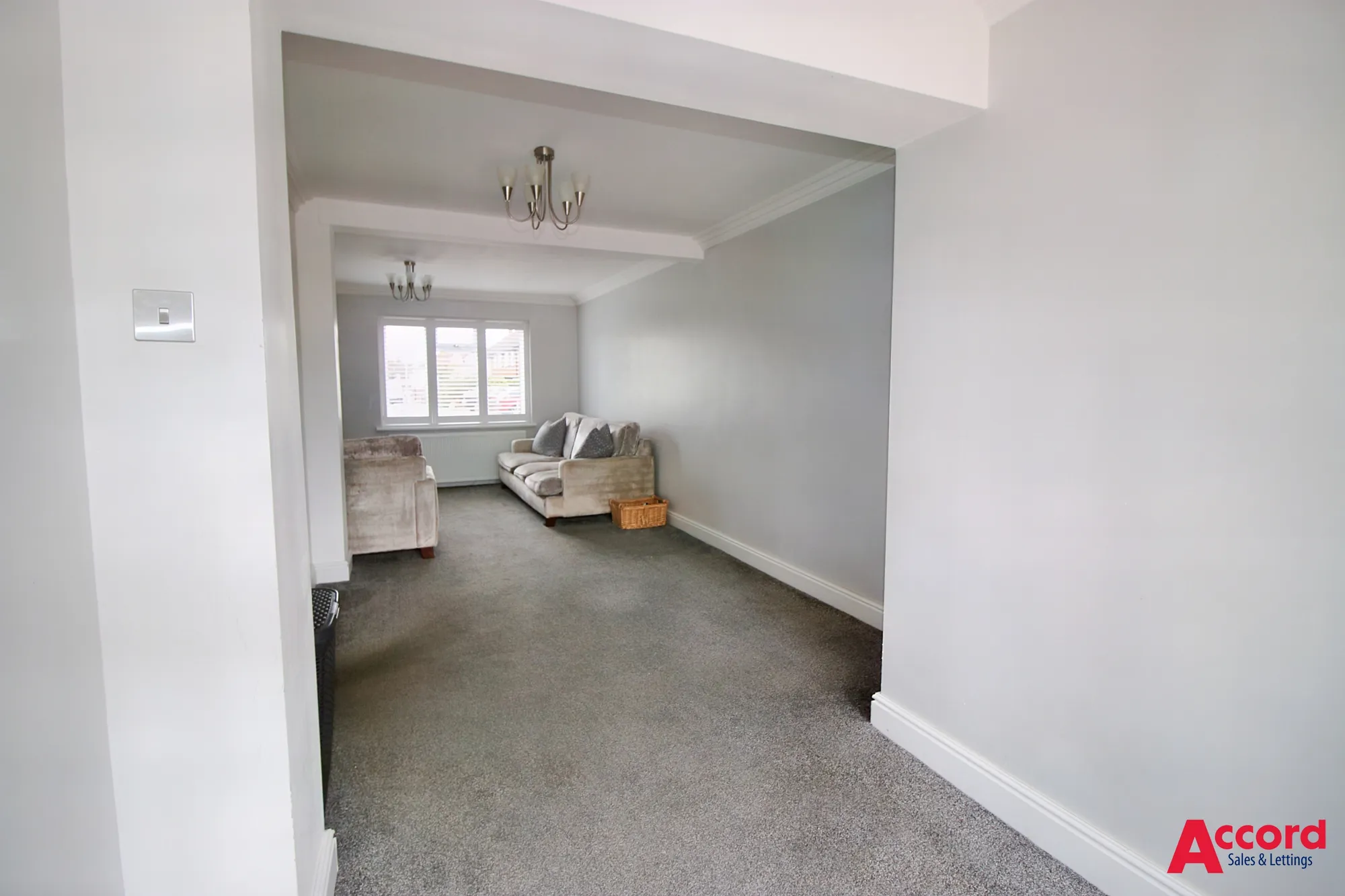 3 bed mid-terraced house to rent in Heron Way, Upminster  - Property Image 9