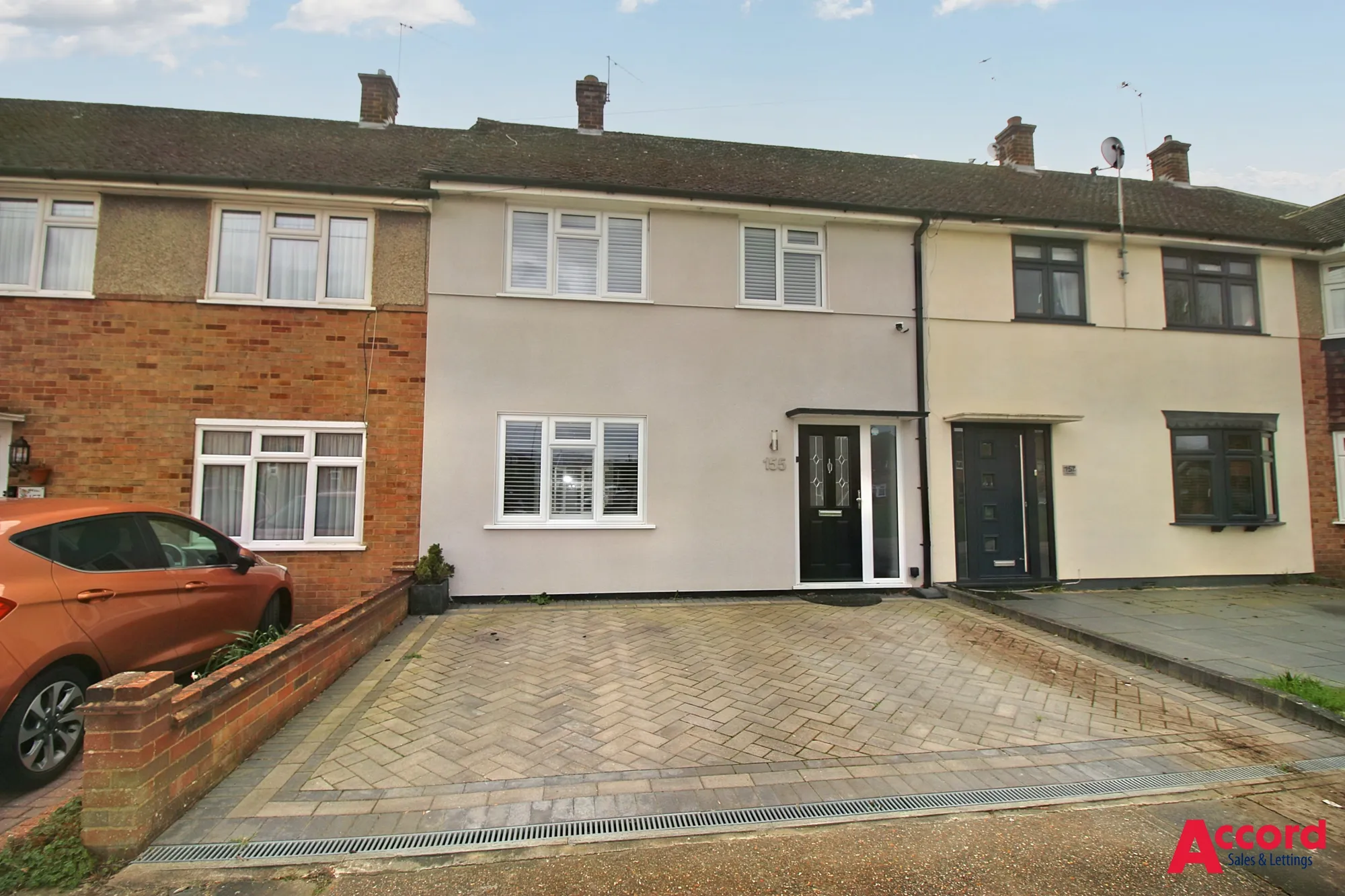 3 bed mid-terraced house to rent in Heron Way, Upminster - Property Image 1