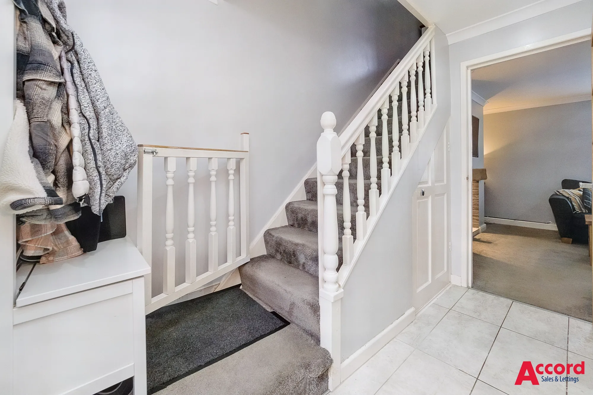 3 bed mid-terraced house for sale in Macon Way, Upminster  - Property Image 8