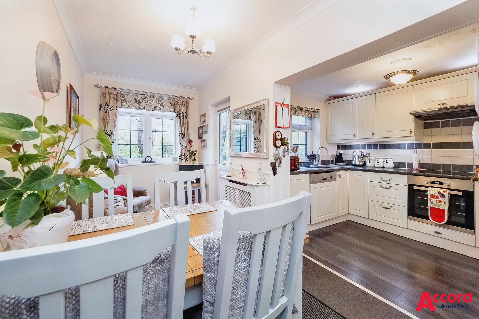 5 bed semi-detached house for sale in Eversleigh Gardens, Upminster  - Property Image 9