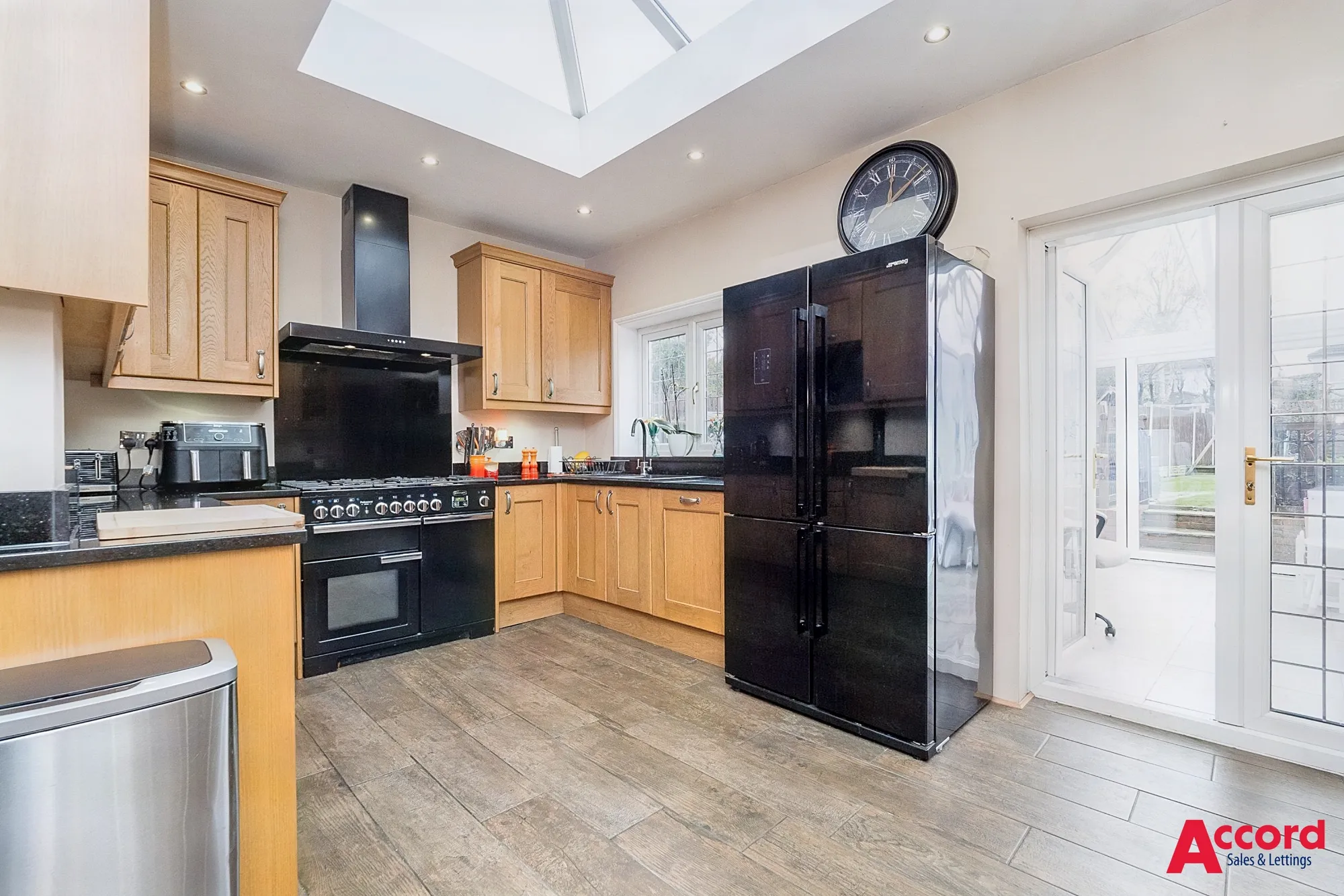 3 bed semi-detached house for sale in The Avenue, Hornchurch  - Property Image 3