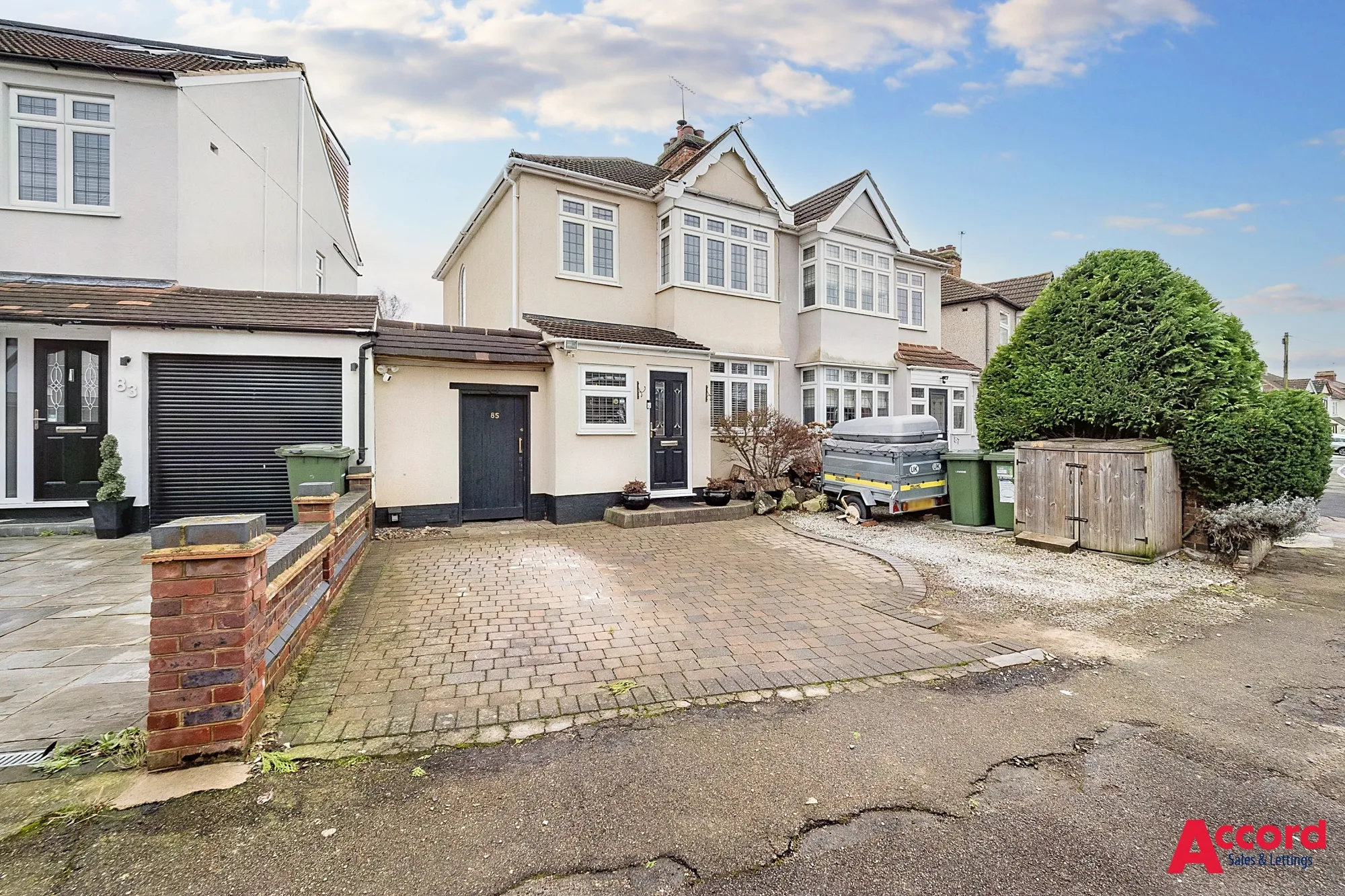 3 bed semi-detached house for sale in The Avenue, Hornchurch - Property Image 1