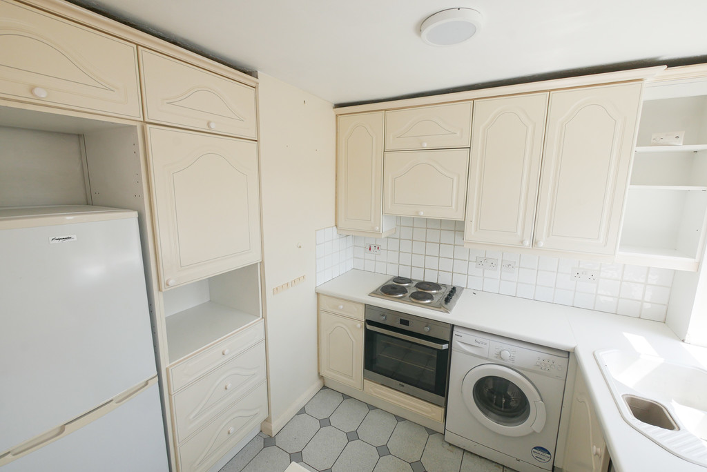 2 bed apartment to rent in Denham Green Lane, Denham  - Property Image 4