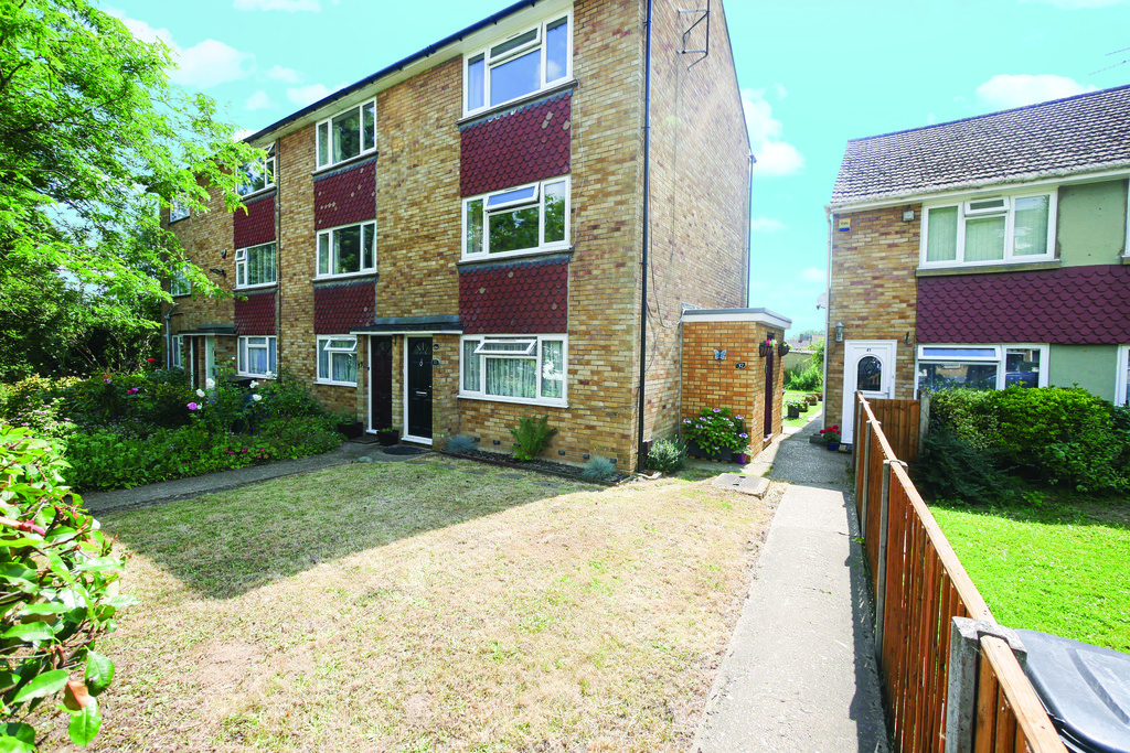 2 bed apartment to rent in Denham Green Lane, Denham, UB9