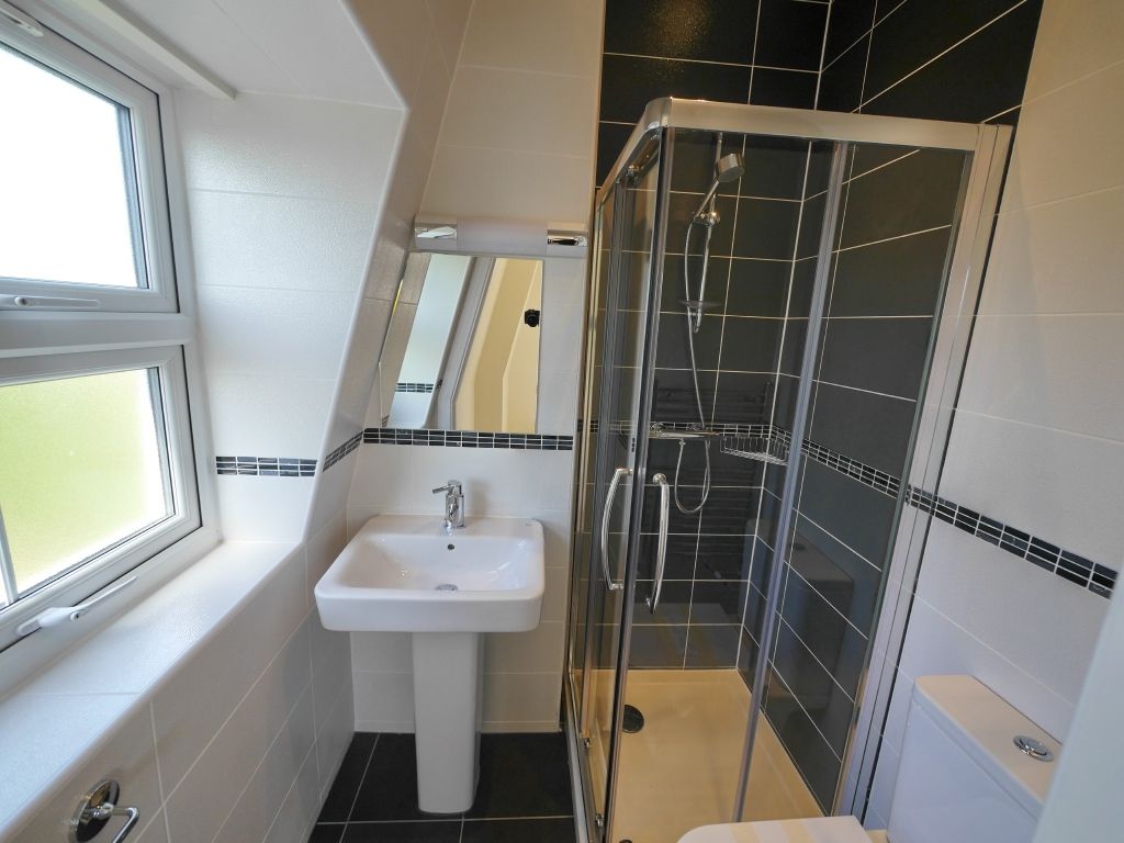 2 bed flat to rent in Rockingham Road, Uxbridge  - Property Image 10