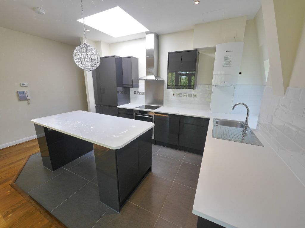2 bed flat to rent in Rockingham Road, Uxbridge  - Property Image 4