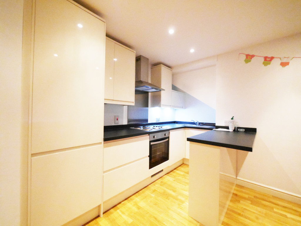 1 bed ground floor flat to rent in Granville Road, Uxbridge  - Property Image 4
