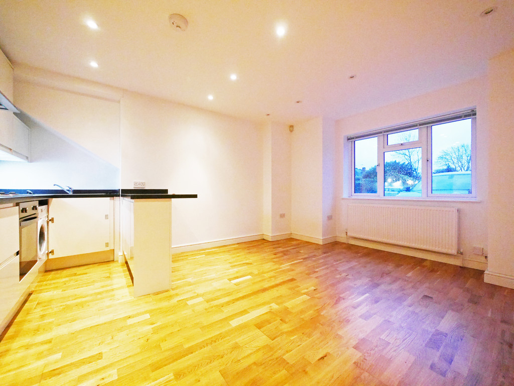 1 bed ground floor flat to rent in Granville Road, Uxbridge  - Property Image 3