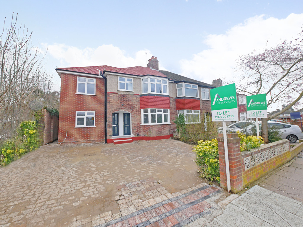 3 bed apartment to rent in Gordon Road, Yiewsley  - Property Image 11