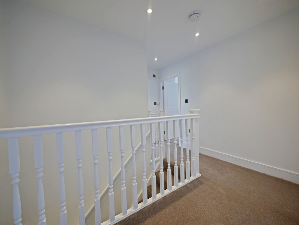 3 bed apartment to rent in Gordon Road, Yiewsley  - Property Image 8
