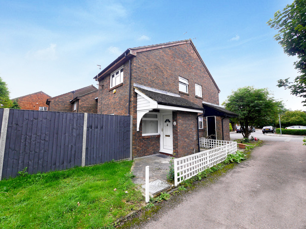 1 bed end of terrace house to rent in Aldenham Drive, Uxbridge, UB8