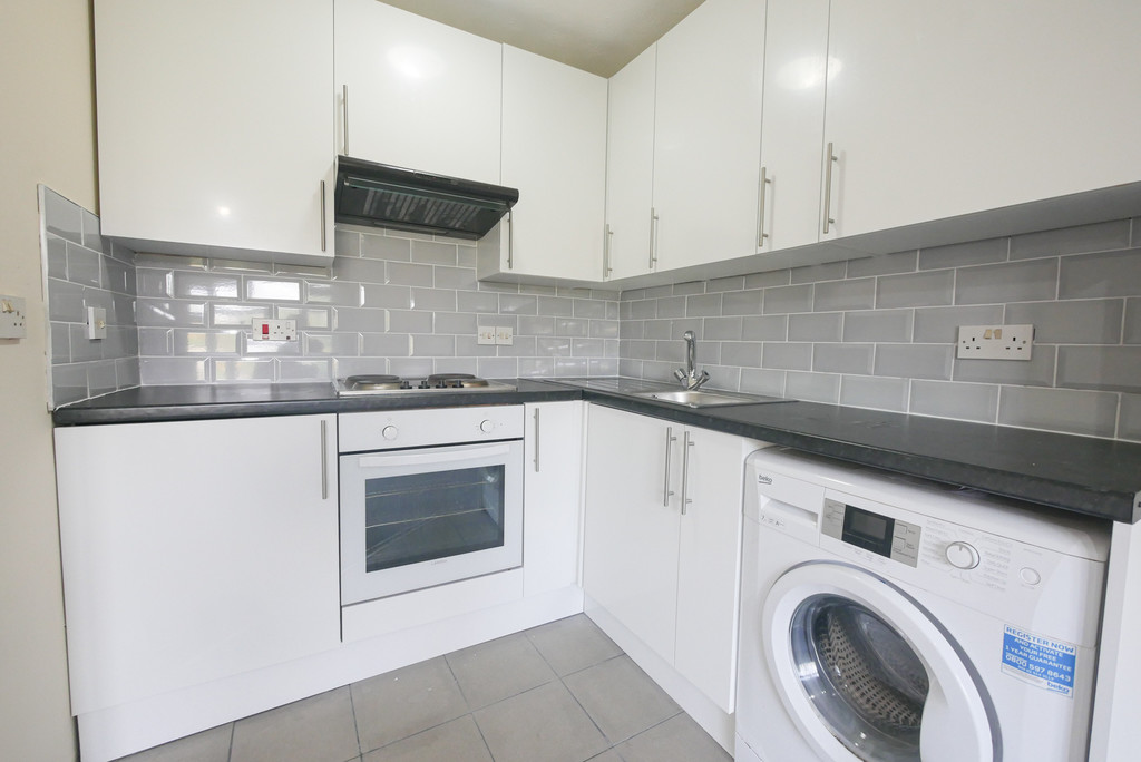 1 bed ground floor flat to rent in Leybourne Road, Uxbridge  - Property Image 1