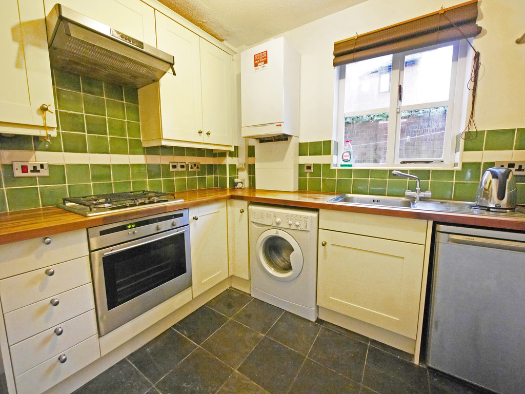 1 bed semi-detached house to rent in Fairlight Drive, Uxbridge  - Property Image 3