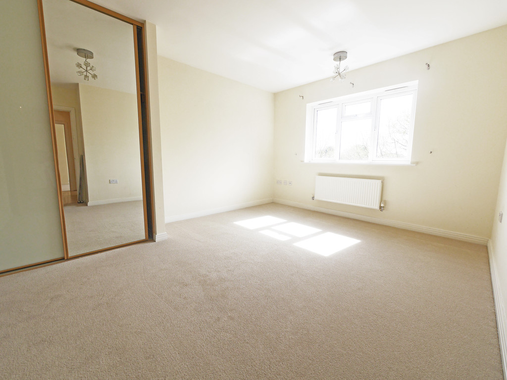 2 bed apartment for sale in Uxbridge Road, Hayes  - Property Image 5