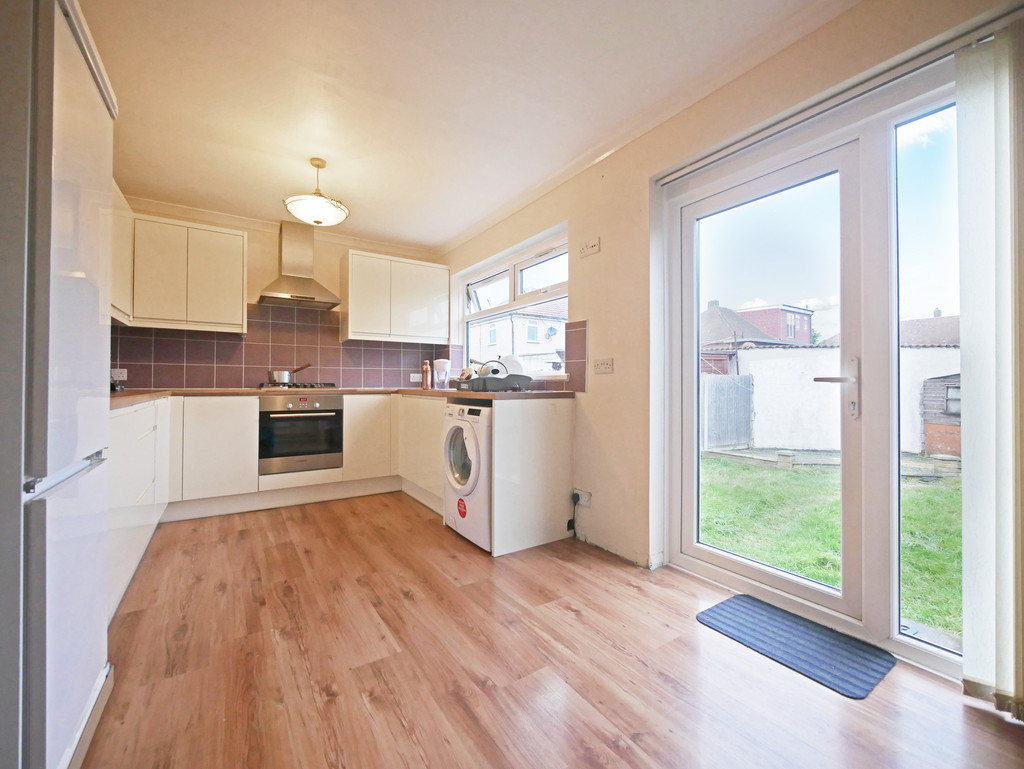 3 bed end of terrace house to rent in Midhurst Gardens, Uxbridge  - Property Image 5