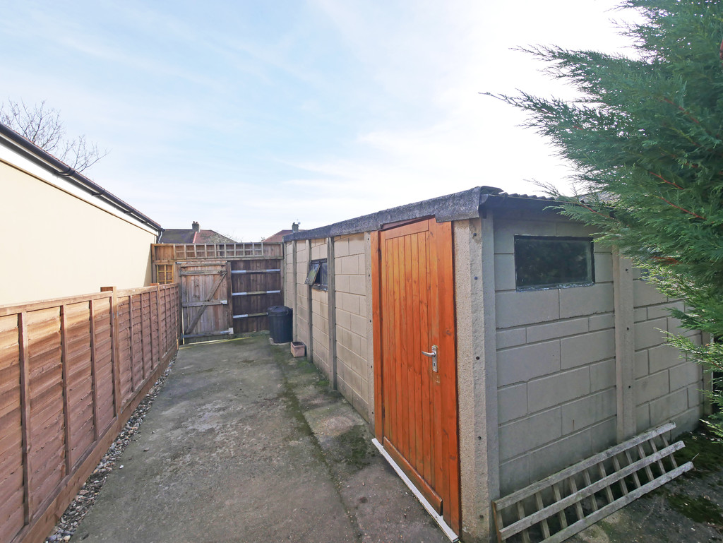 3 bed terraced house to rent in Denecroft Crescent, Uxbridge  - Property Image 14