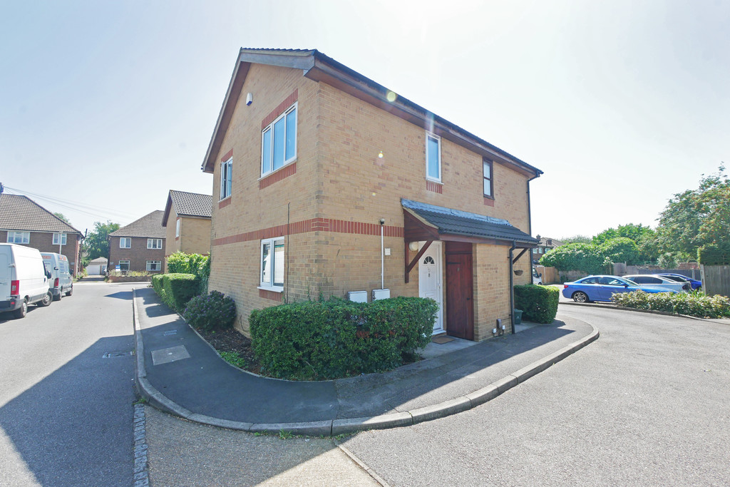 2 bed semi-detached house to rent in Alpha Road, Uxbridge - Property Image 1