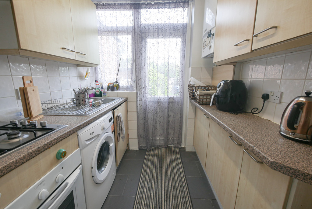 3 bed terraced house to rent in Lynhurst Crescent, Uxbridge  - Property Image 3