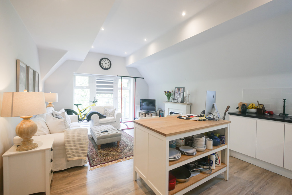 2 bed apartment to rent in Long Lane, Uxbridge  - Property Image 3